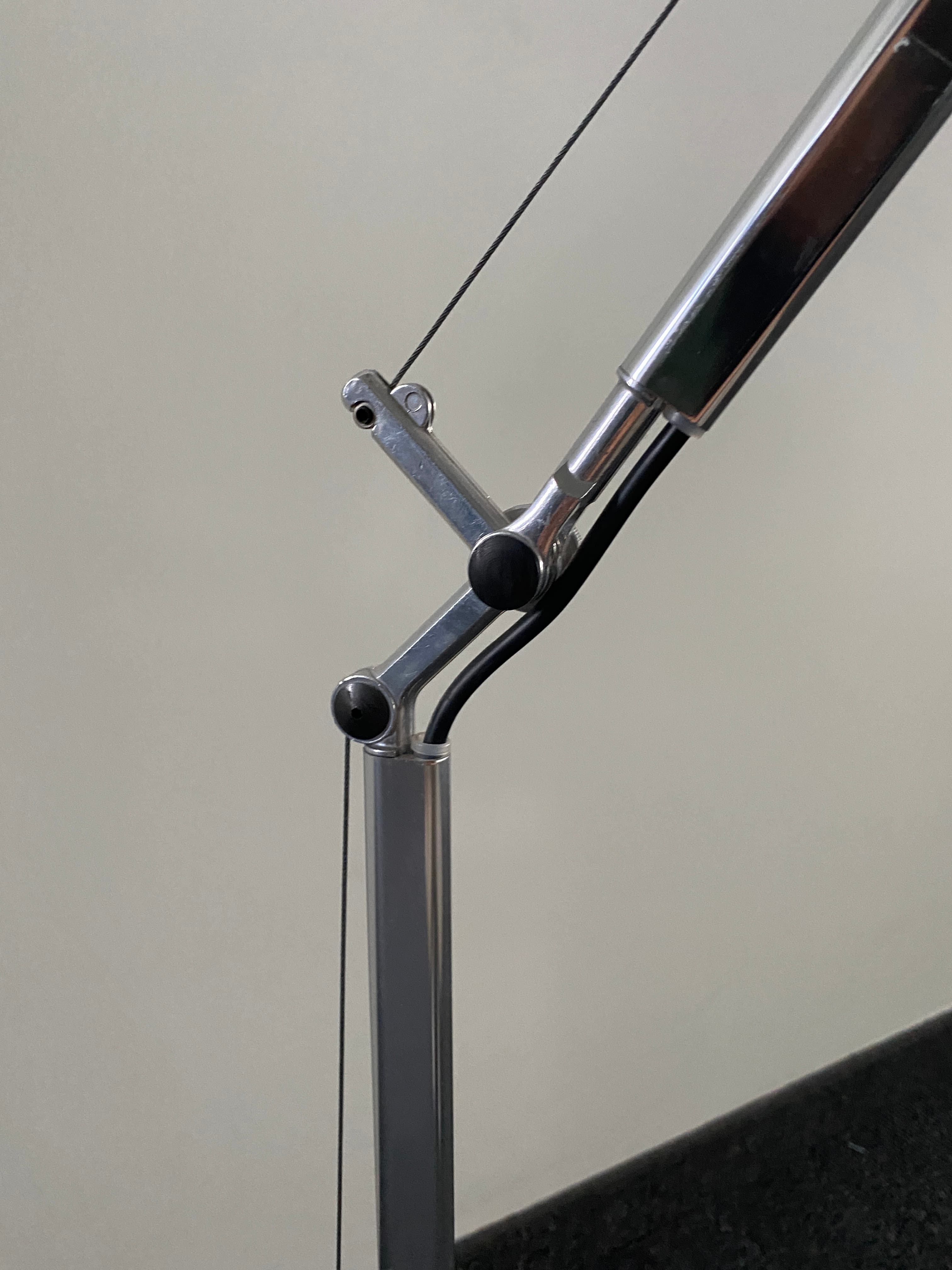 Artemide Tolomeo Lampe réglable en métal argenté au design épuré-3