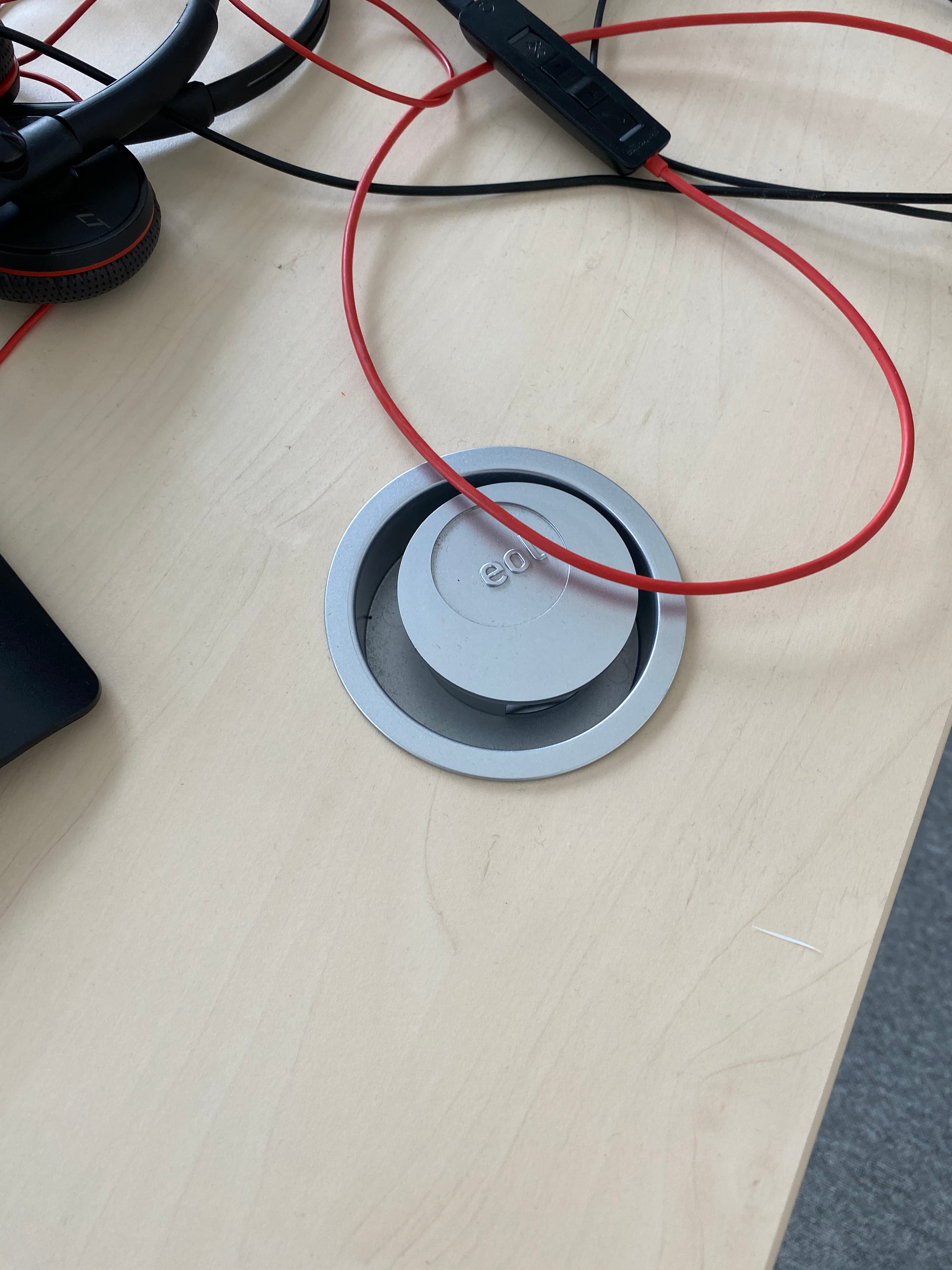 160cm Light Wood Finish Desk and Electronic Adjustable Height Mechanism (without the cable)-3