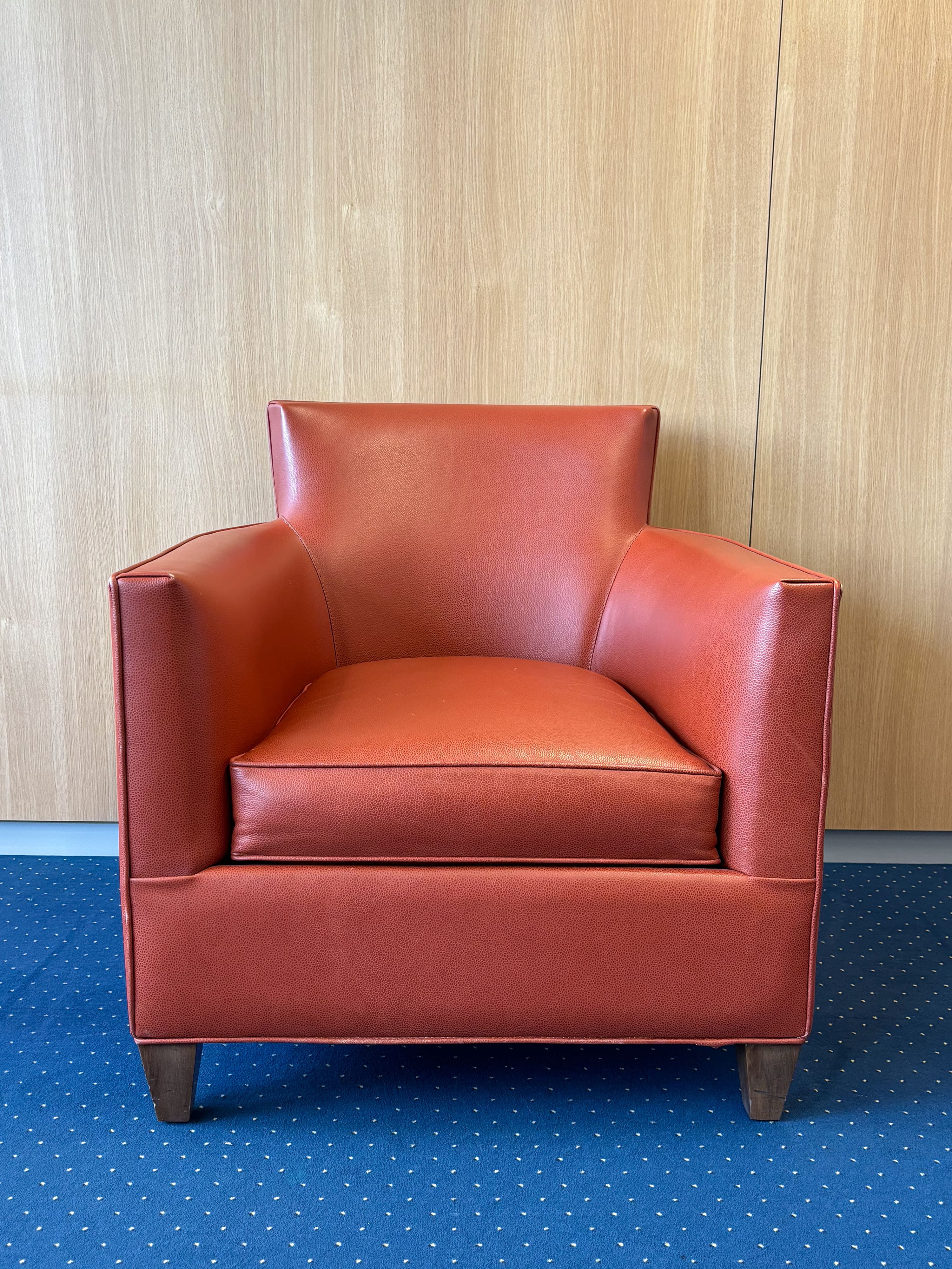 Fauteuil en simili-cuir orange brûlé au design moderne-1