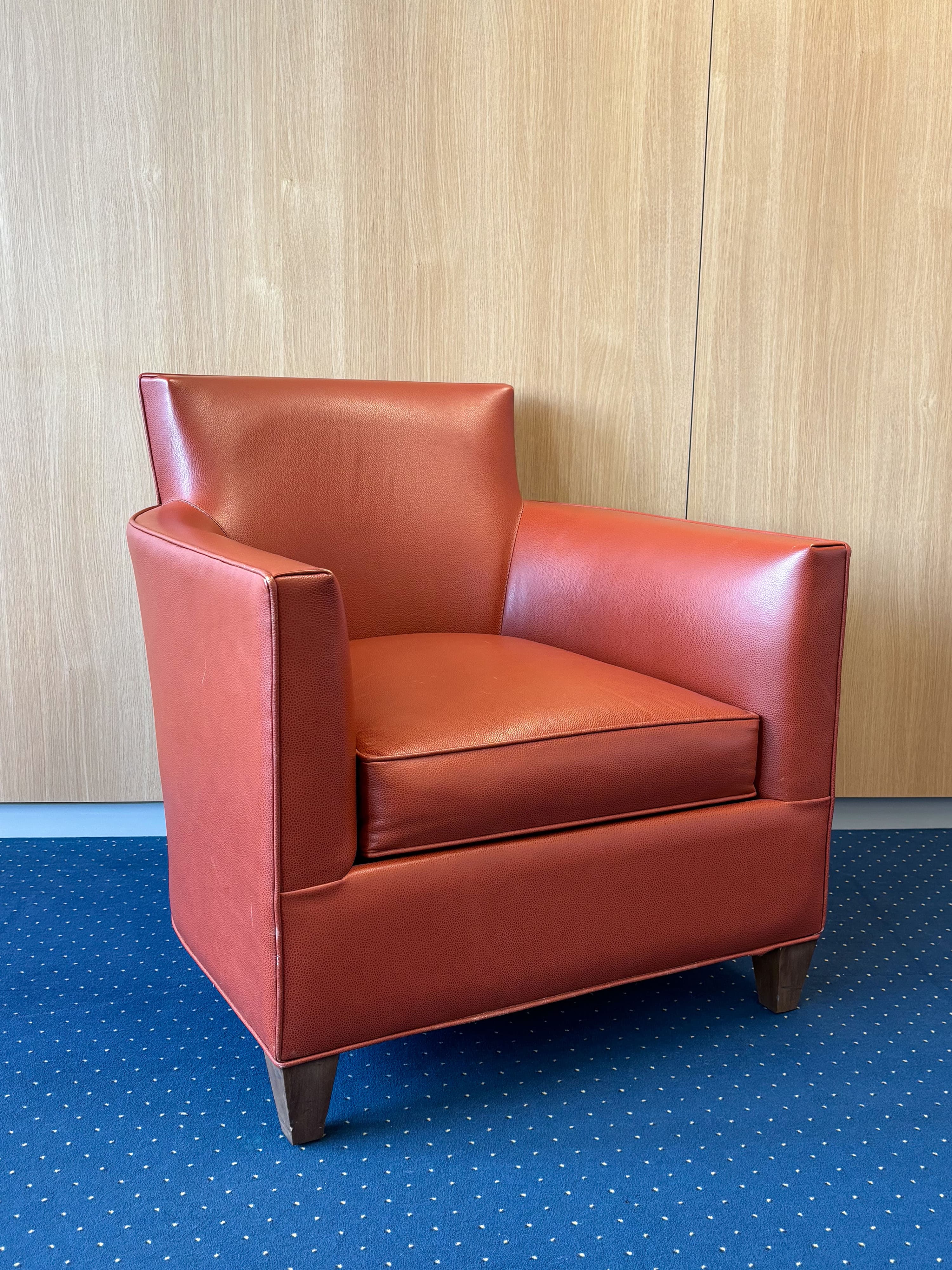 Fauteuil en simili-cuir orange brûlé au design moderne-2