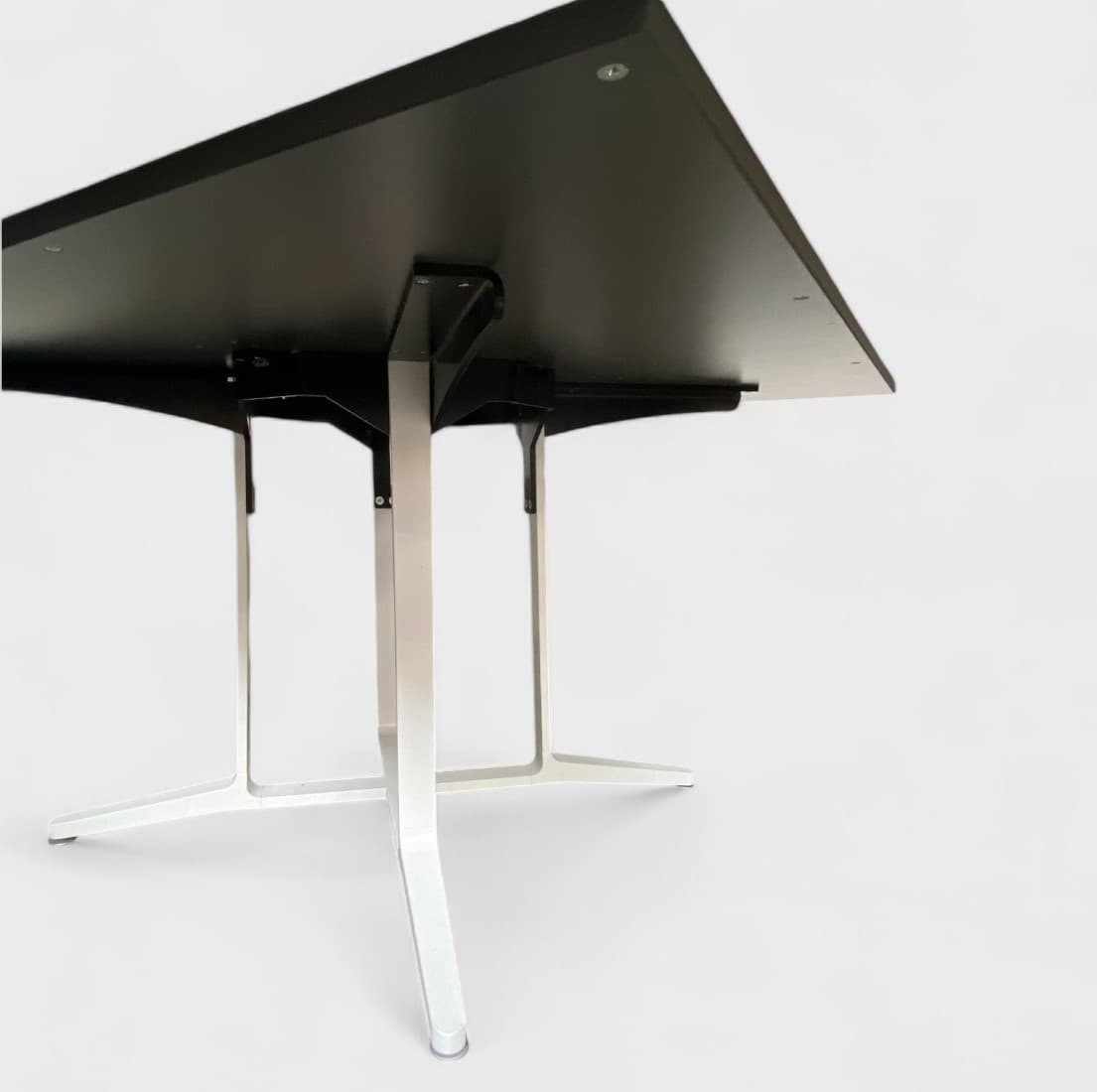 Wiesner Hager 140cm White meeting table-4