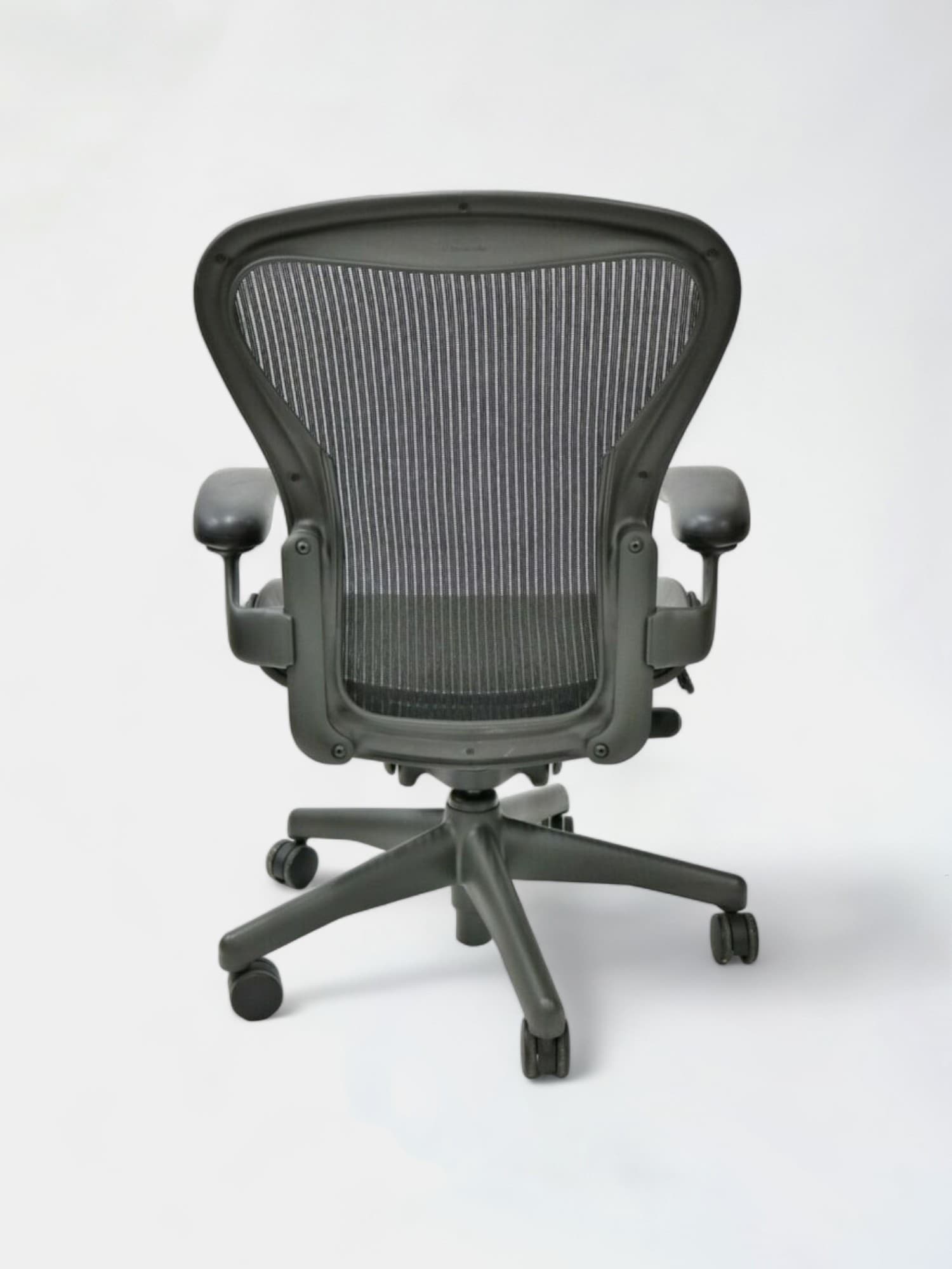 Herman Miller Aeron Classic Basic Graphite zwart mesh bureaustoel maat B-2