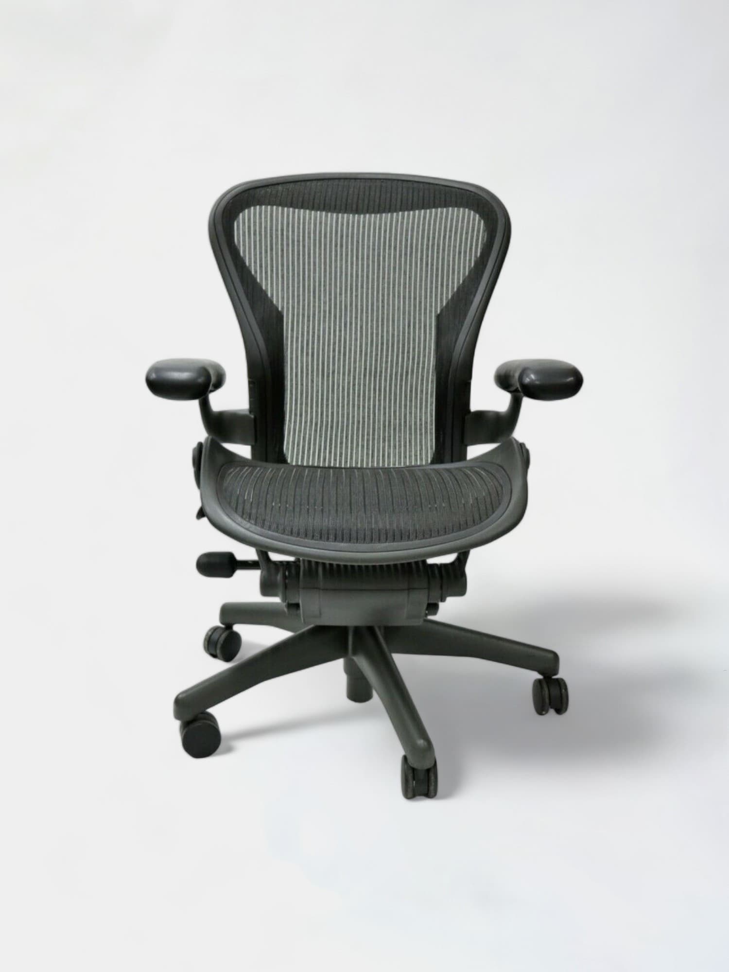 Herman Miller Aeron Classic Basic Graphite zwart mesh bureaustoel maat B-1