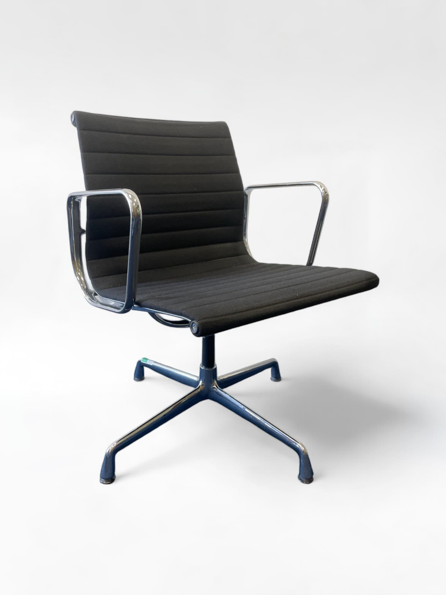 Vitra Eames - Hopsak Black EA104-1