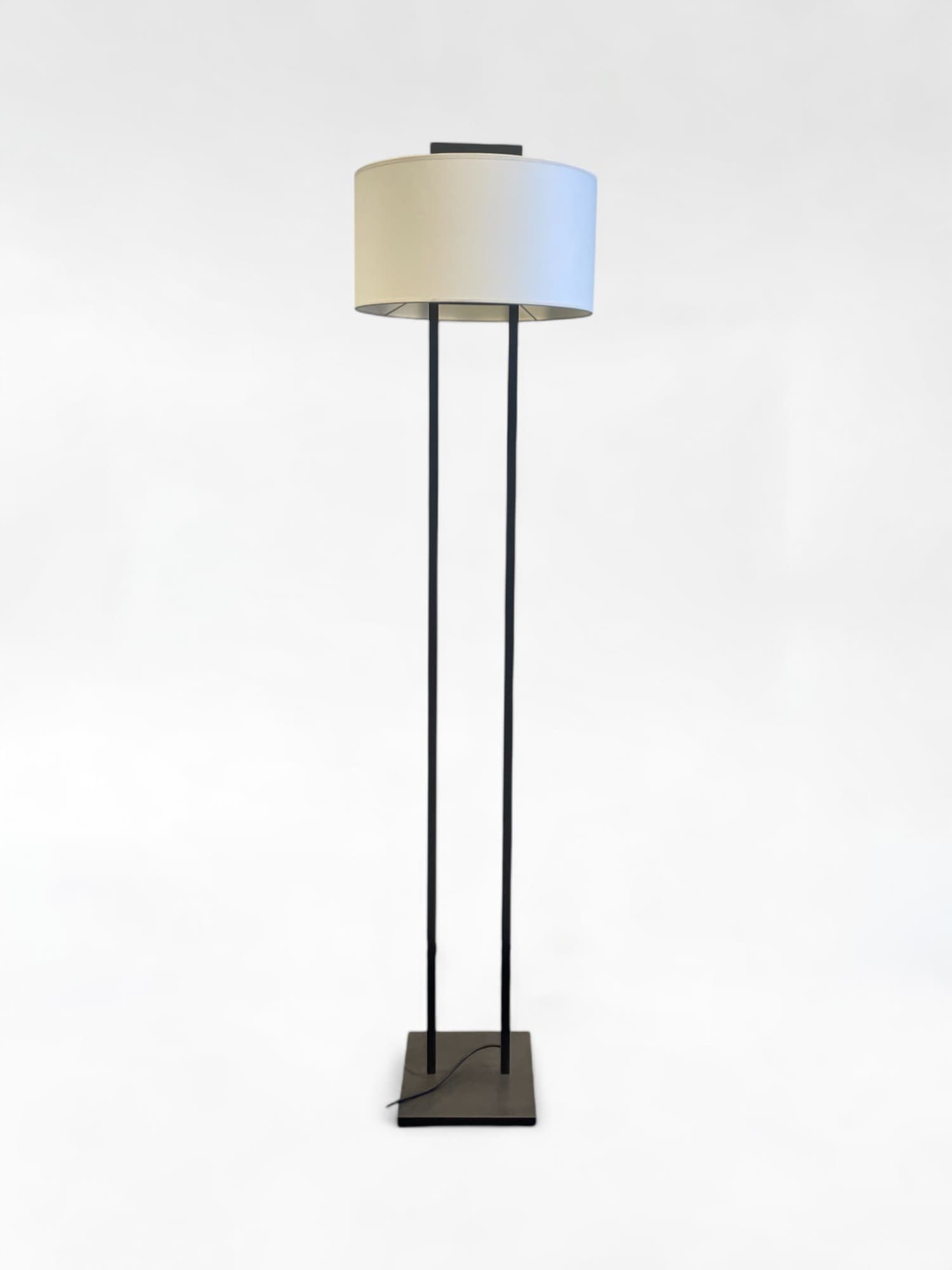 Witte stoffen vloerlamp met metalen frame-0