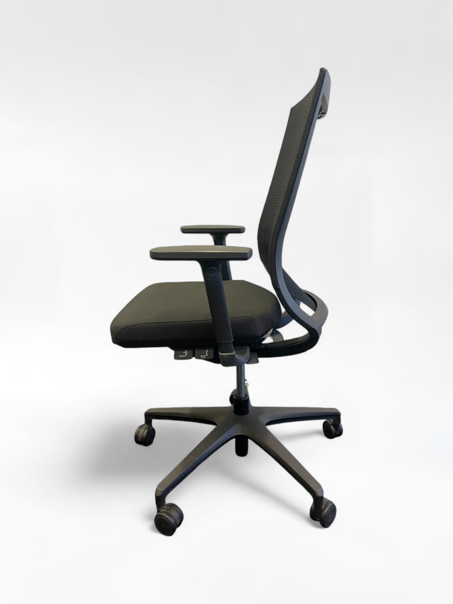 Black Office Chair with Mesh Back and Wheels-3