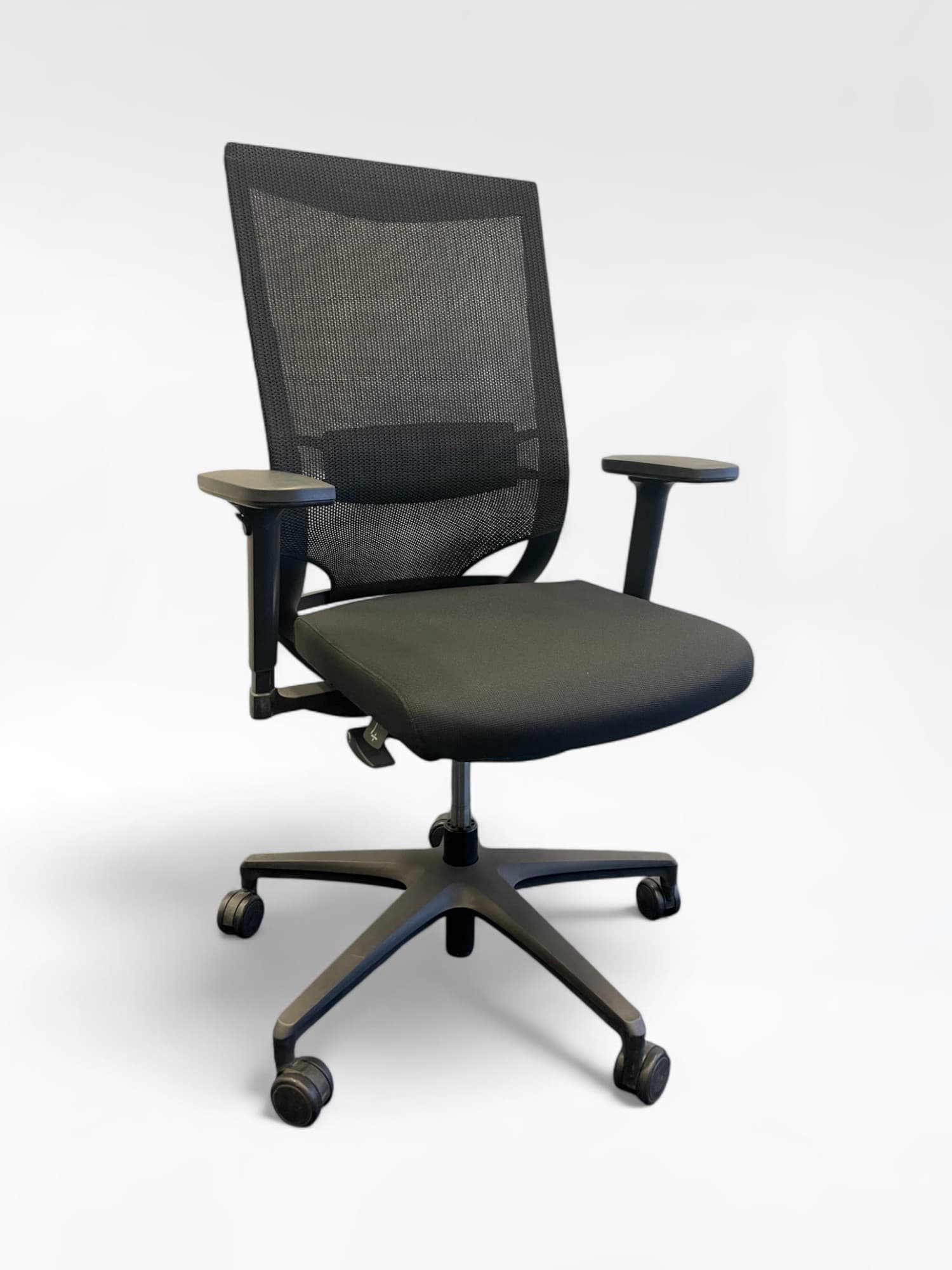 Black Office Chair with Mesh Back and Wheels-4