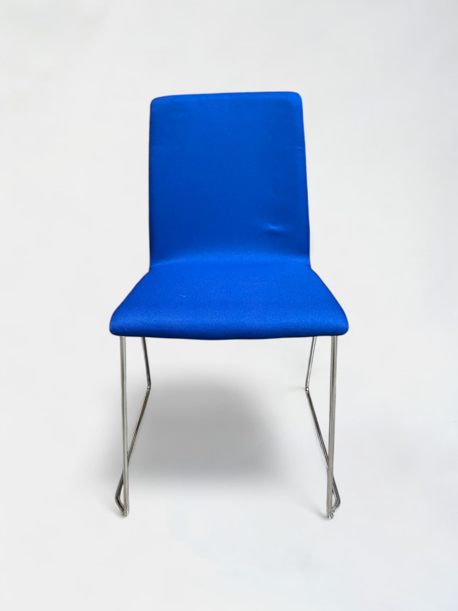 Chaise électrique bleue empilable Narbutas Moon sur pieds en acier-3