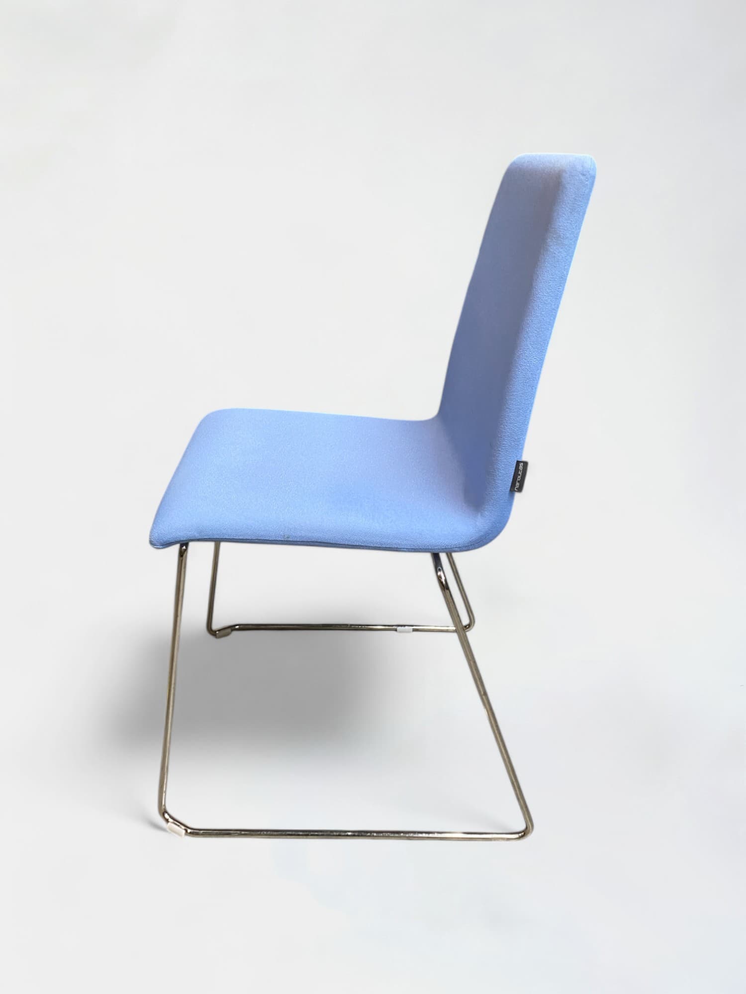 Chaise empilable Narbutas Moon bleu clair sur pieds en acier-3