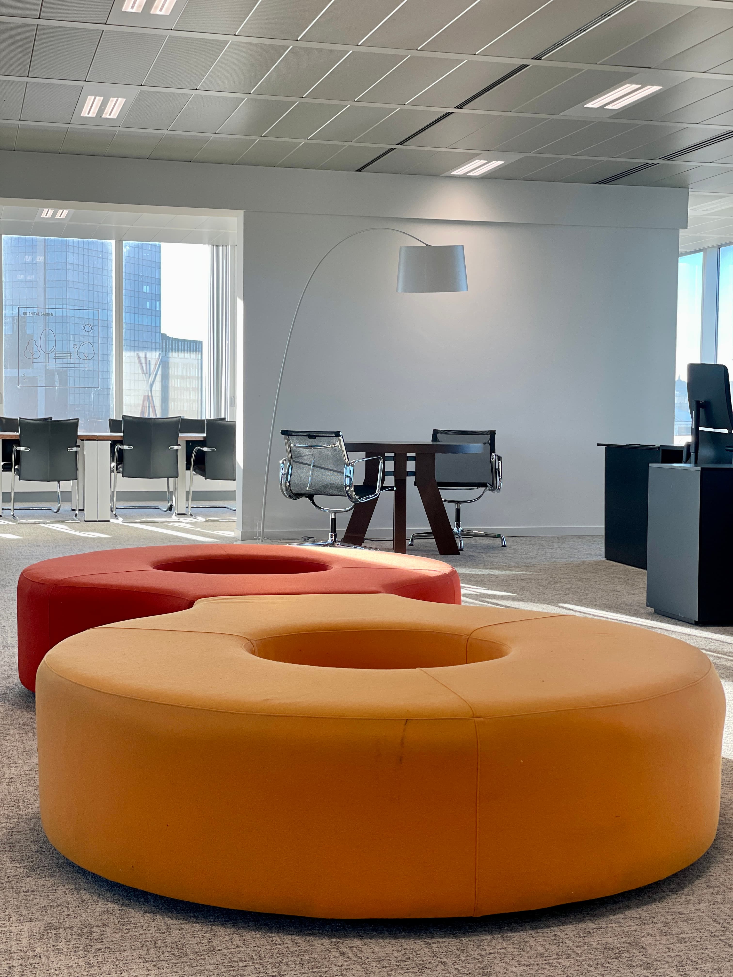 Nurus large round red pouf without the small white table-1