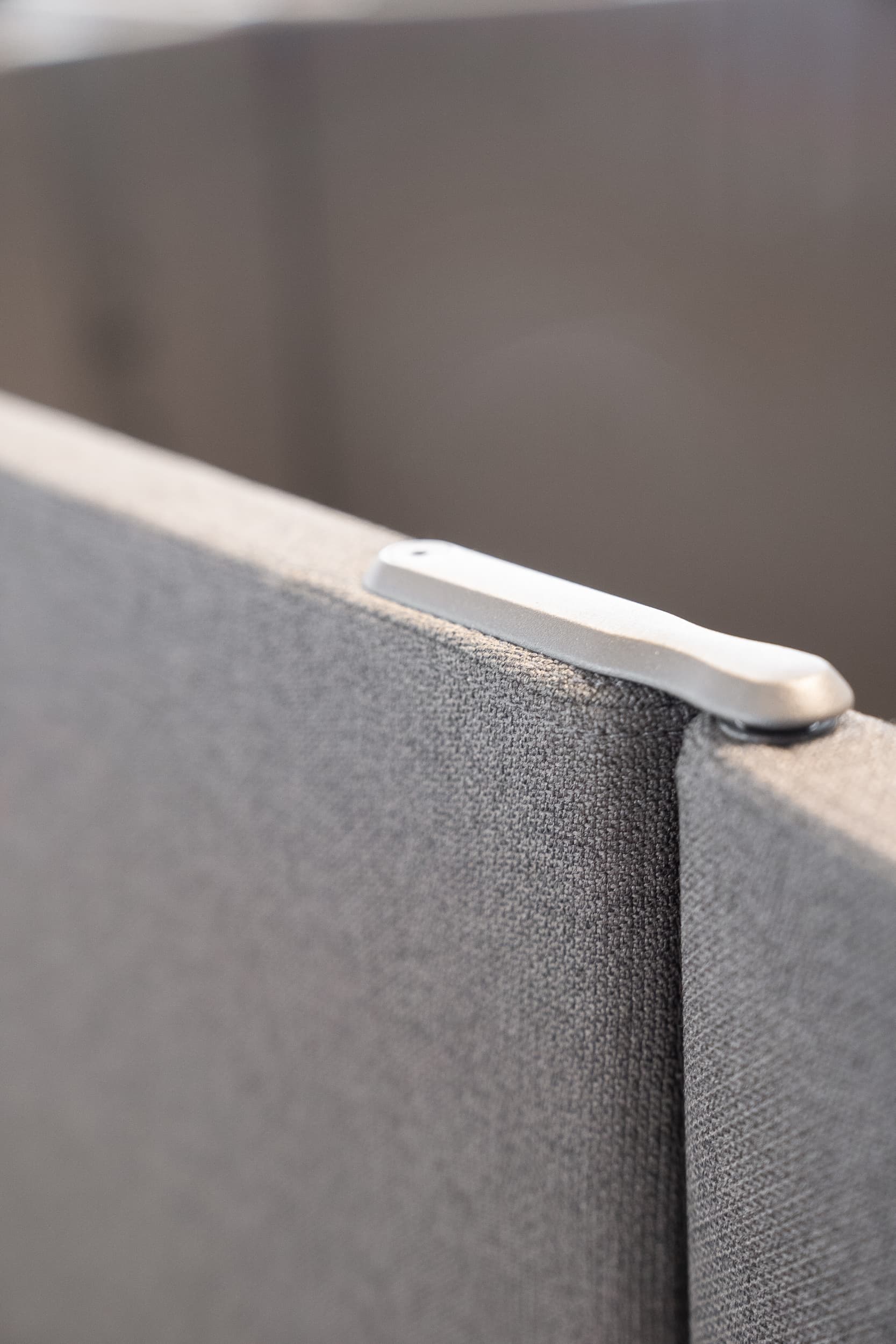 Modulable Desk Set : Dark Grey Wall partitions with integrated white desks-6