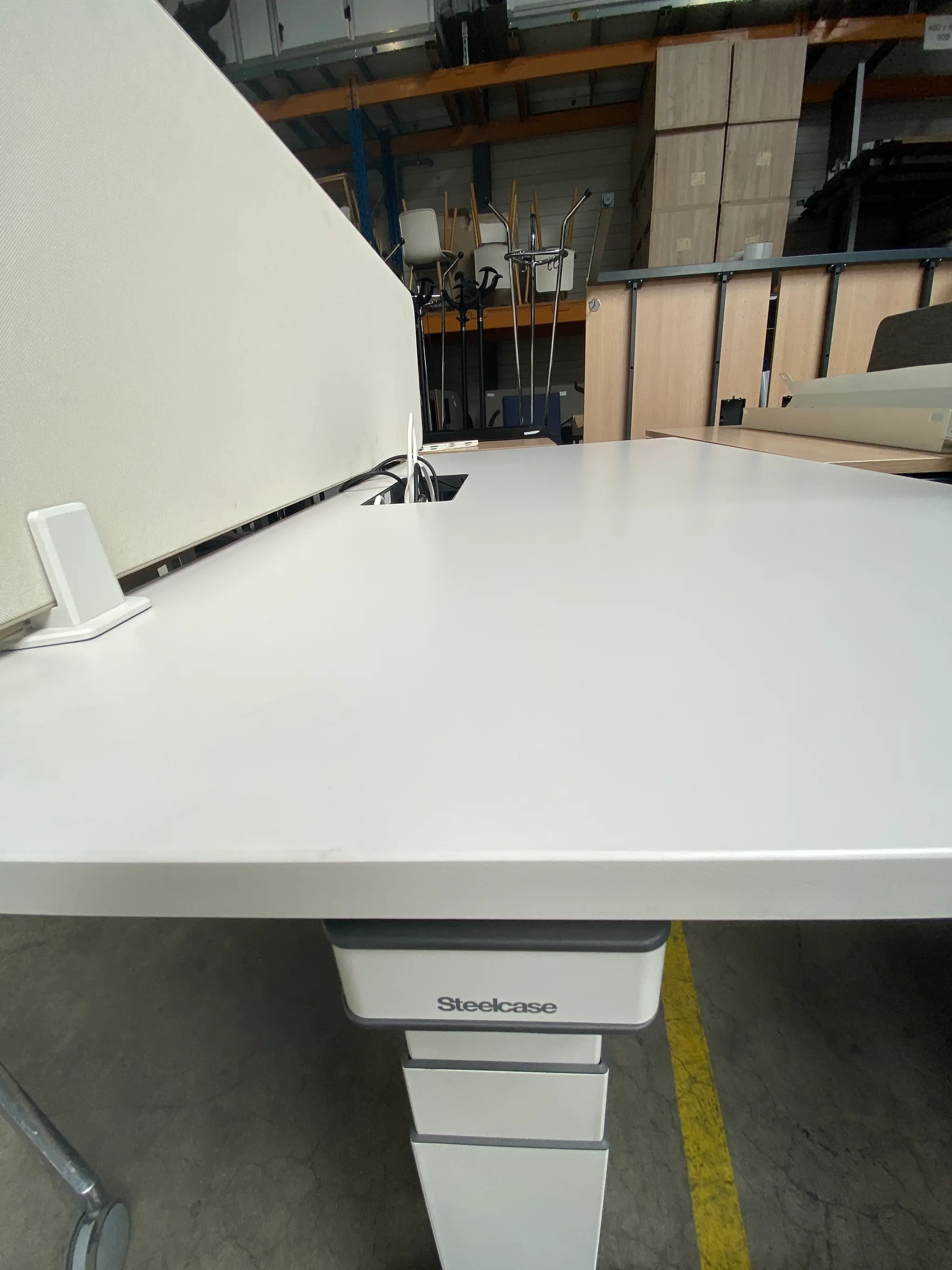 Steelcase Bureau Eletric blanc crème sans séparateur-1