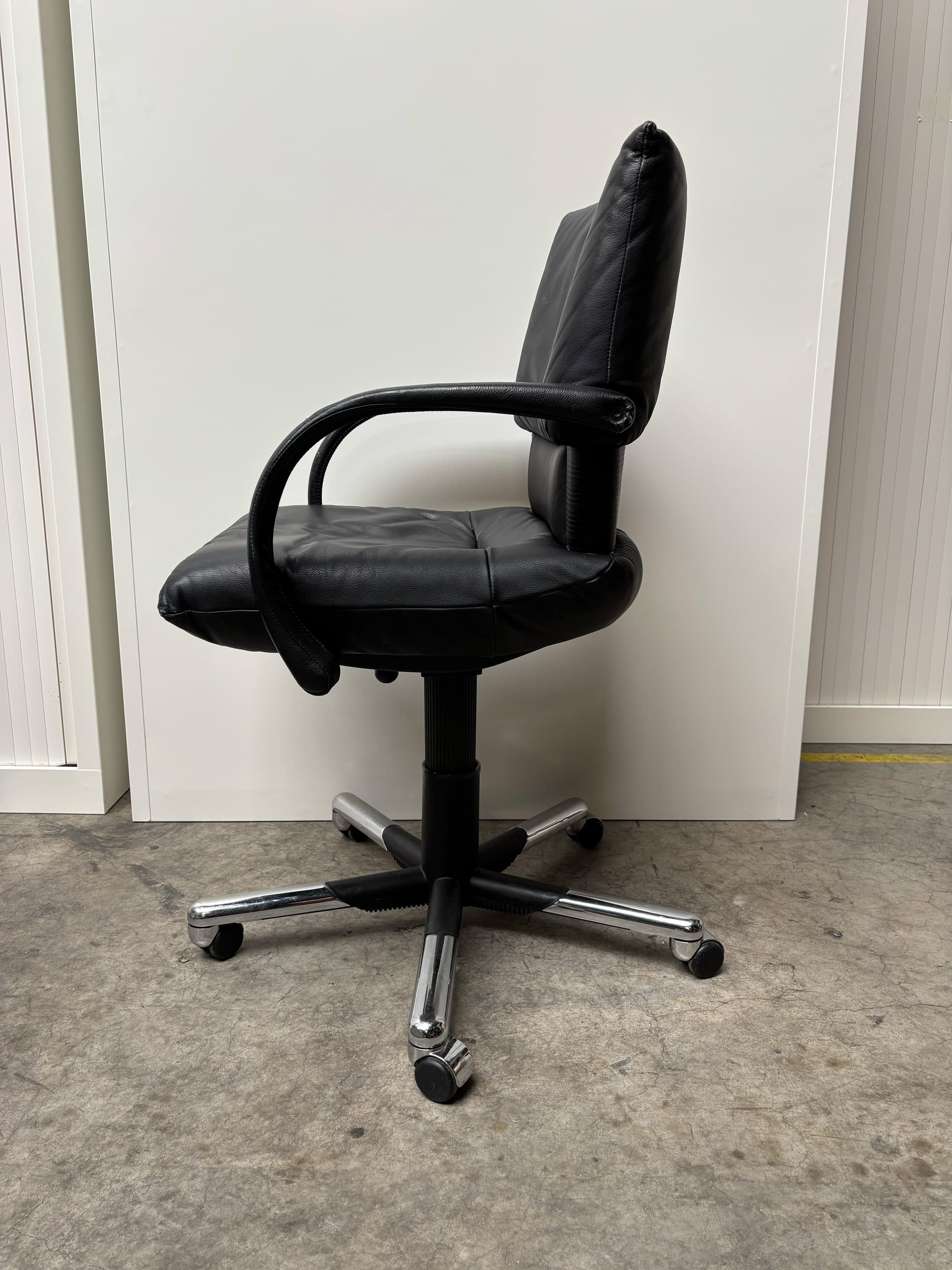 Vitra Black Leather Office Chair with Adjustable Features-3