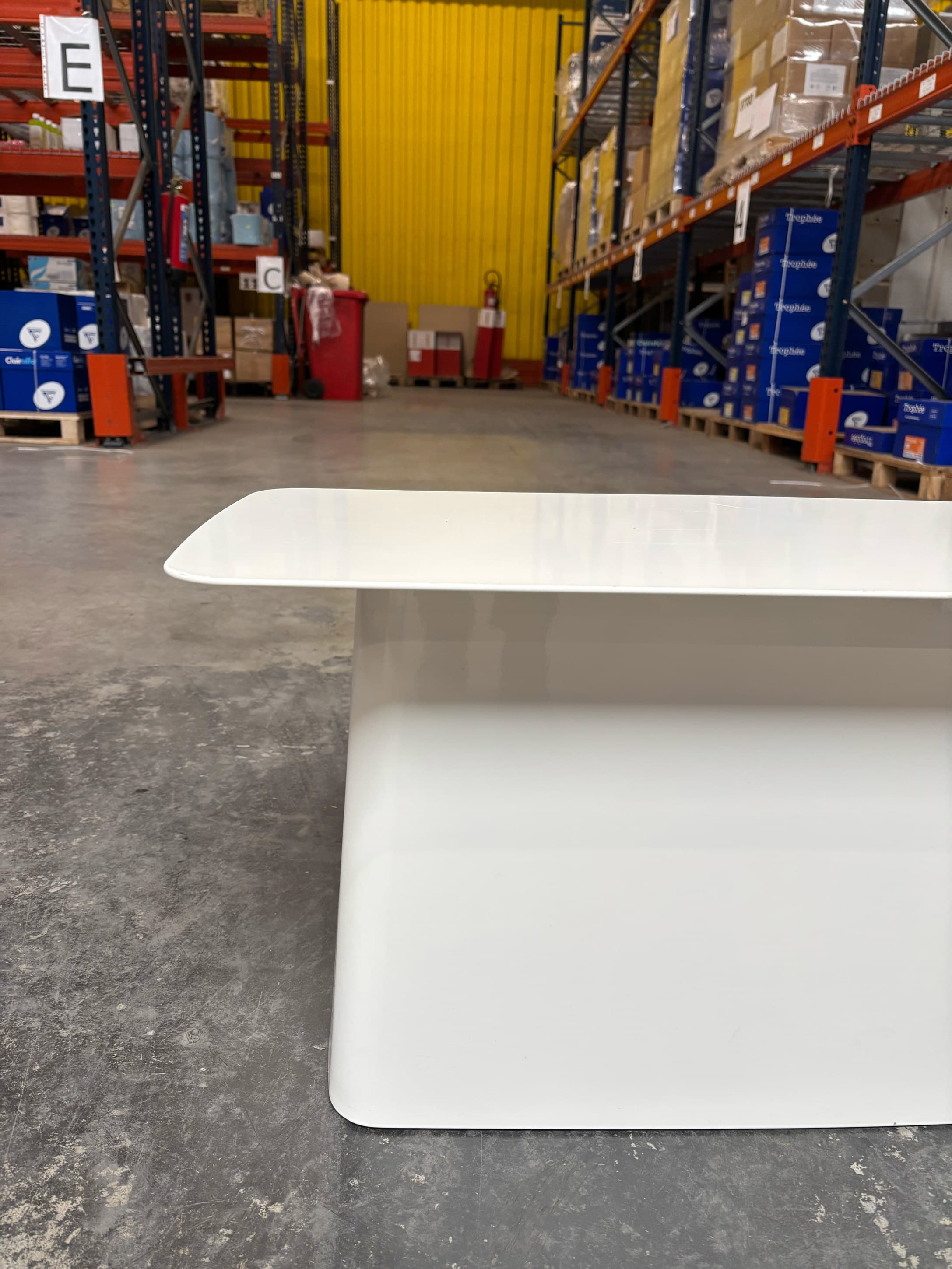 Vitra White coffee table - Renan & Erwan Bouroullec-1