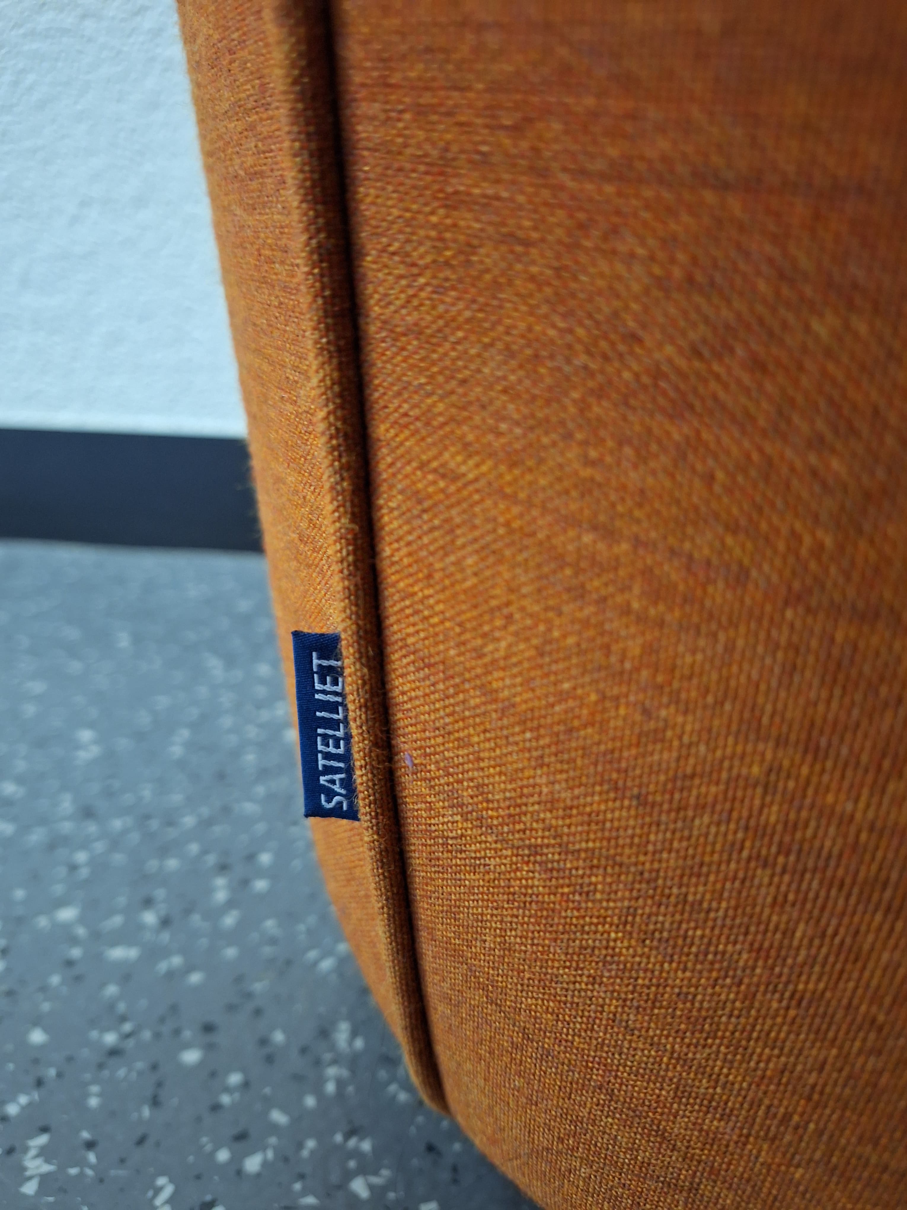 Satelliet orange pouf with strap-1