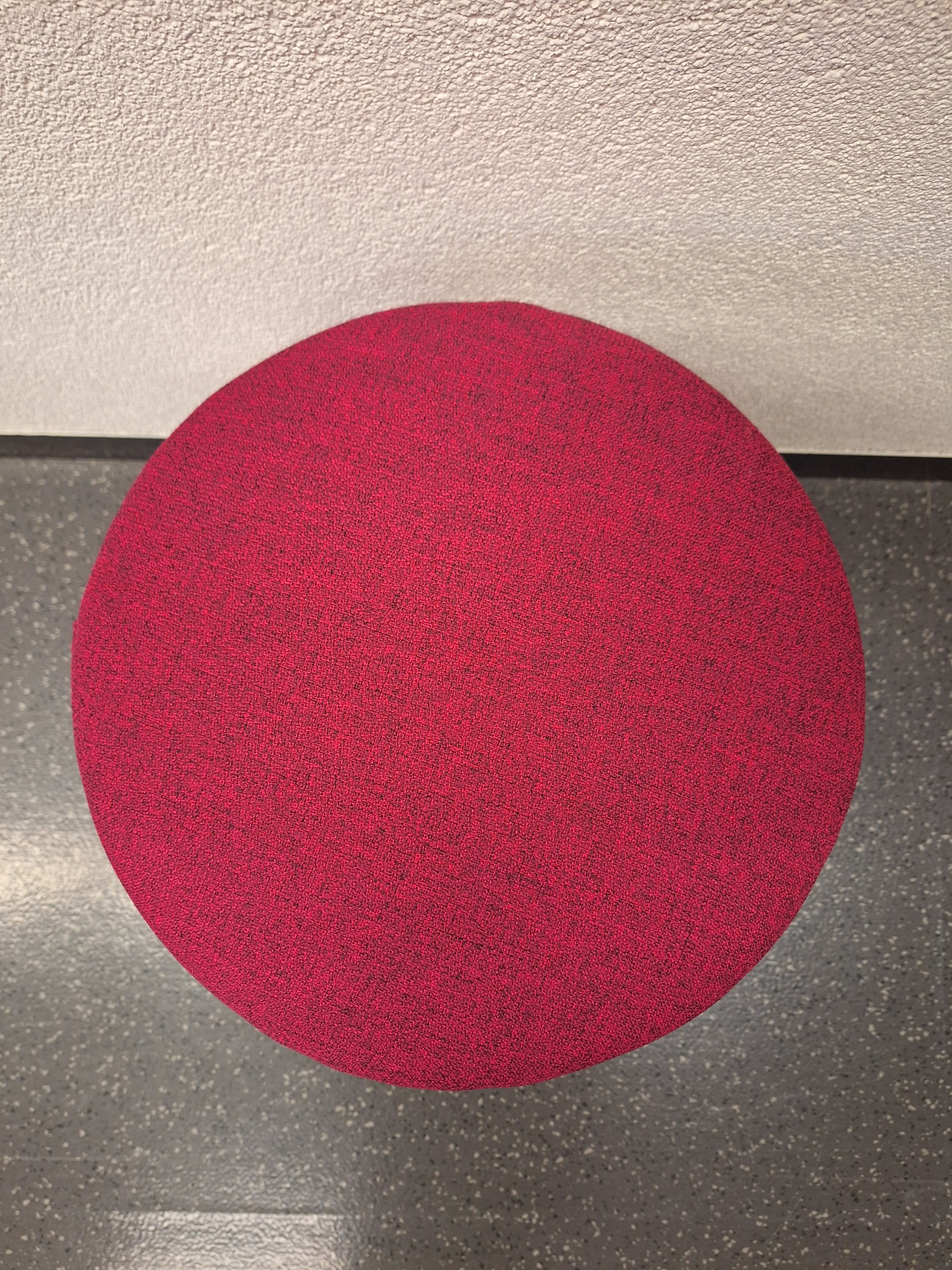 Satelliet pink pouf with strap-3