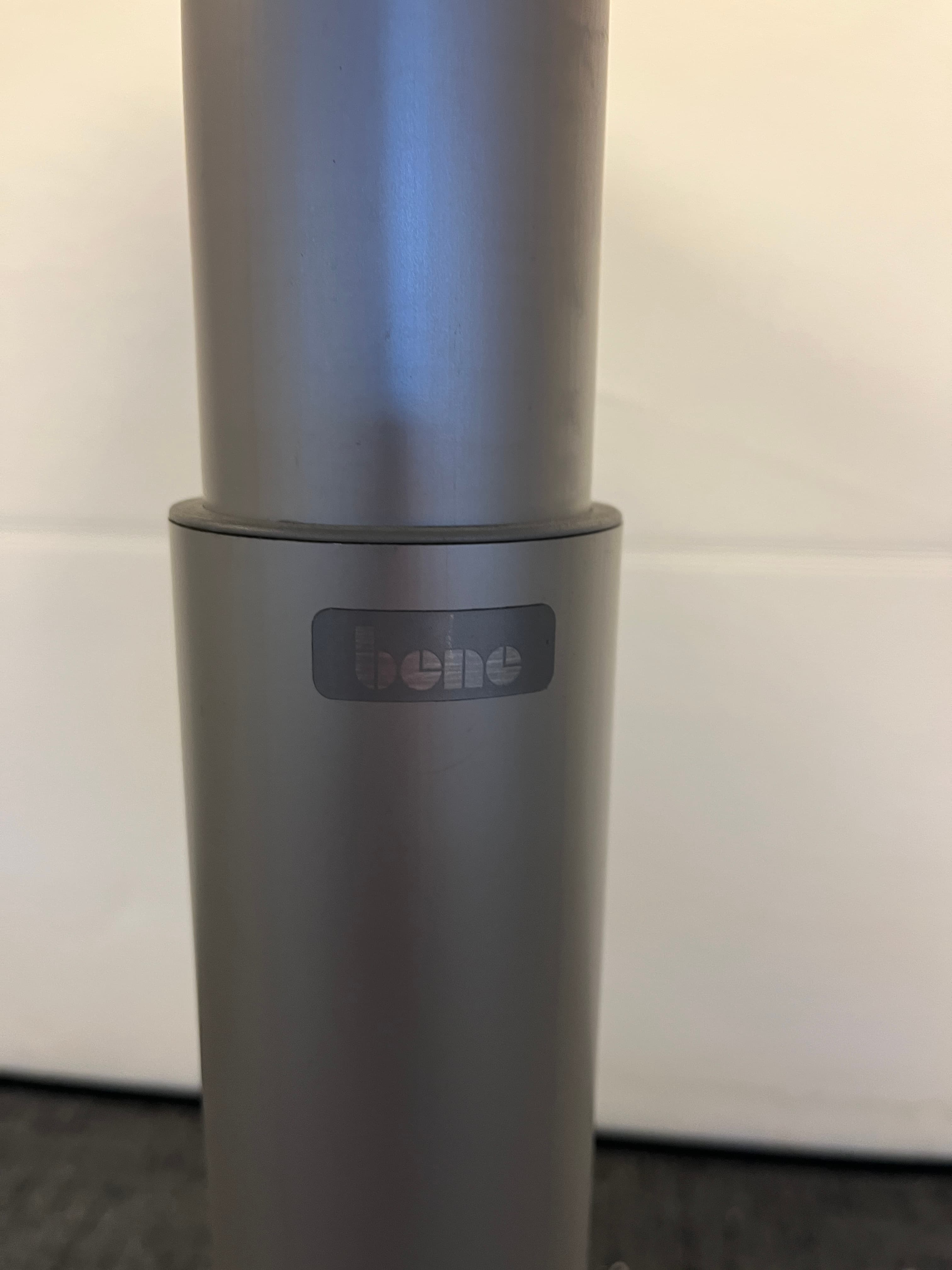 Table carrée Bene White à hauteur variable-2