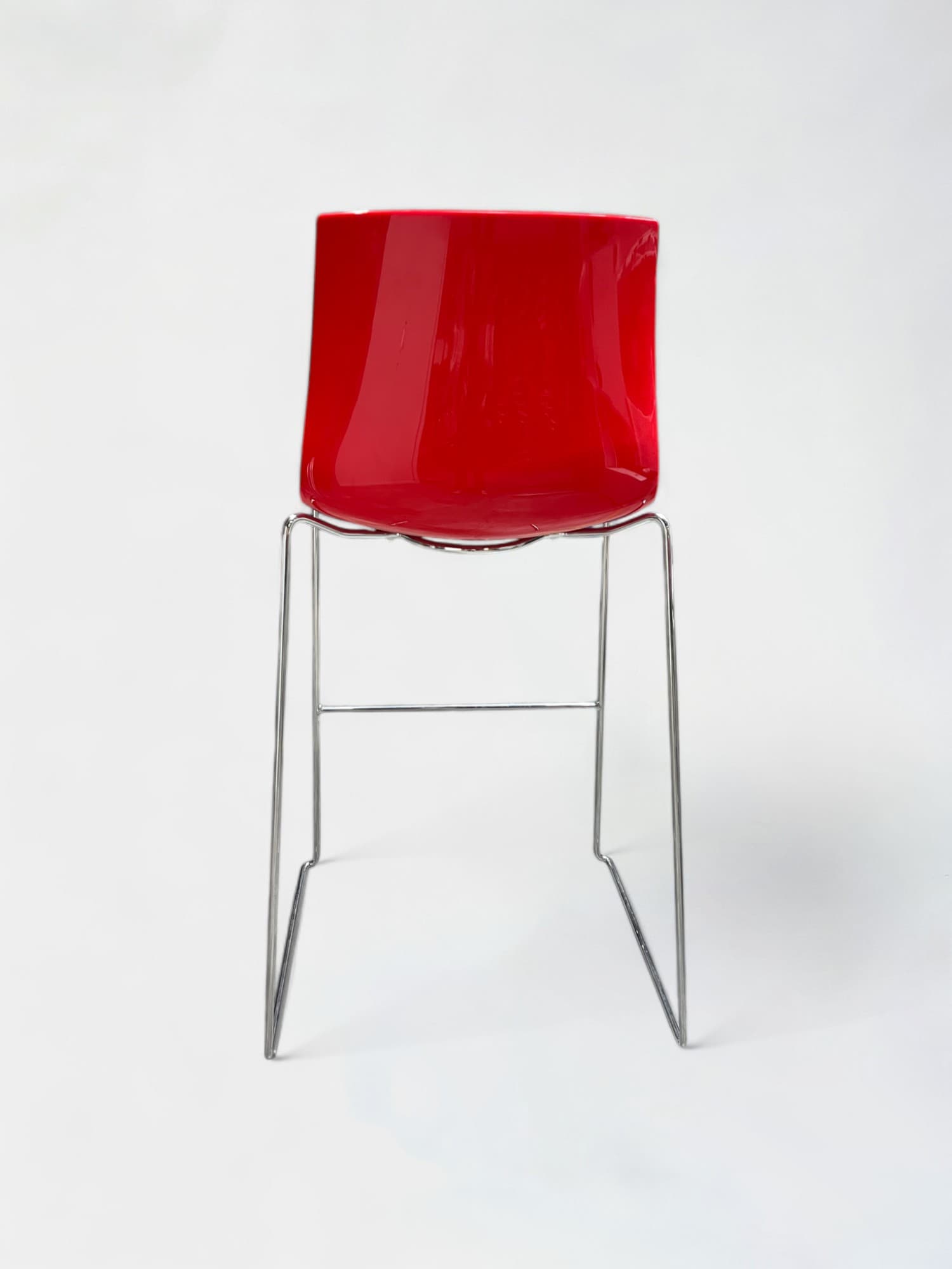 Arper Catifa White 46 design bar stool, with red shell-2
