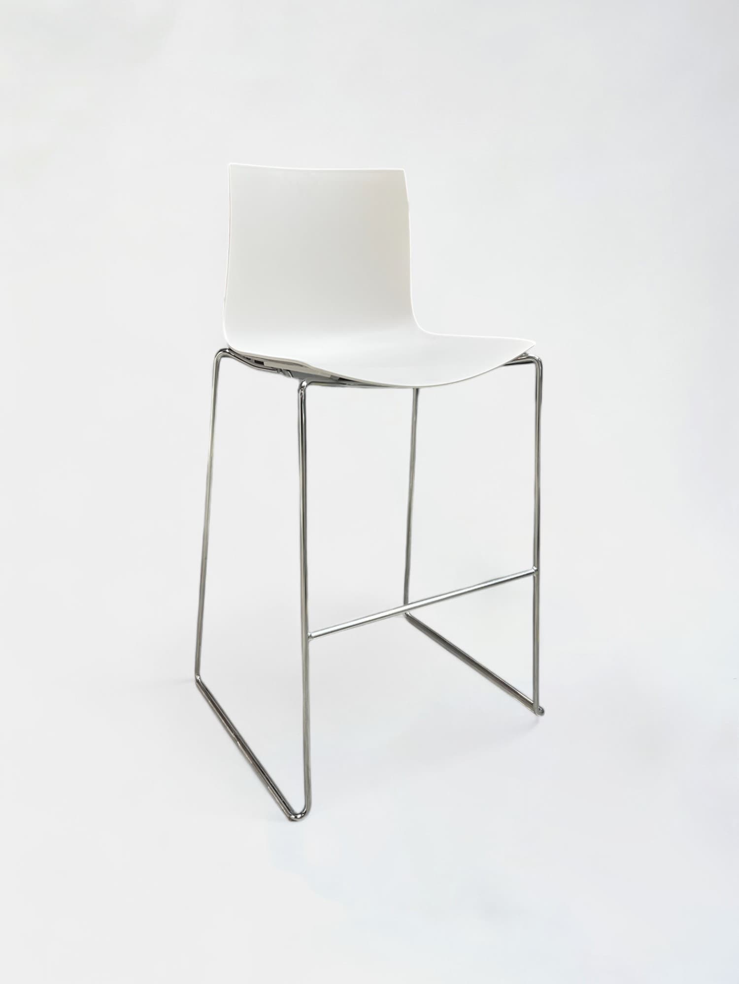 Arper Catifa White Tabouret de bar design 46 sur pieds chromés-0