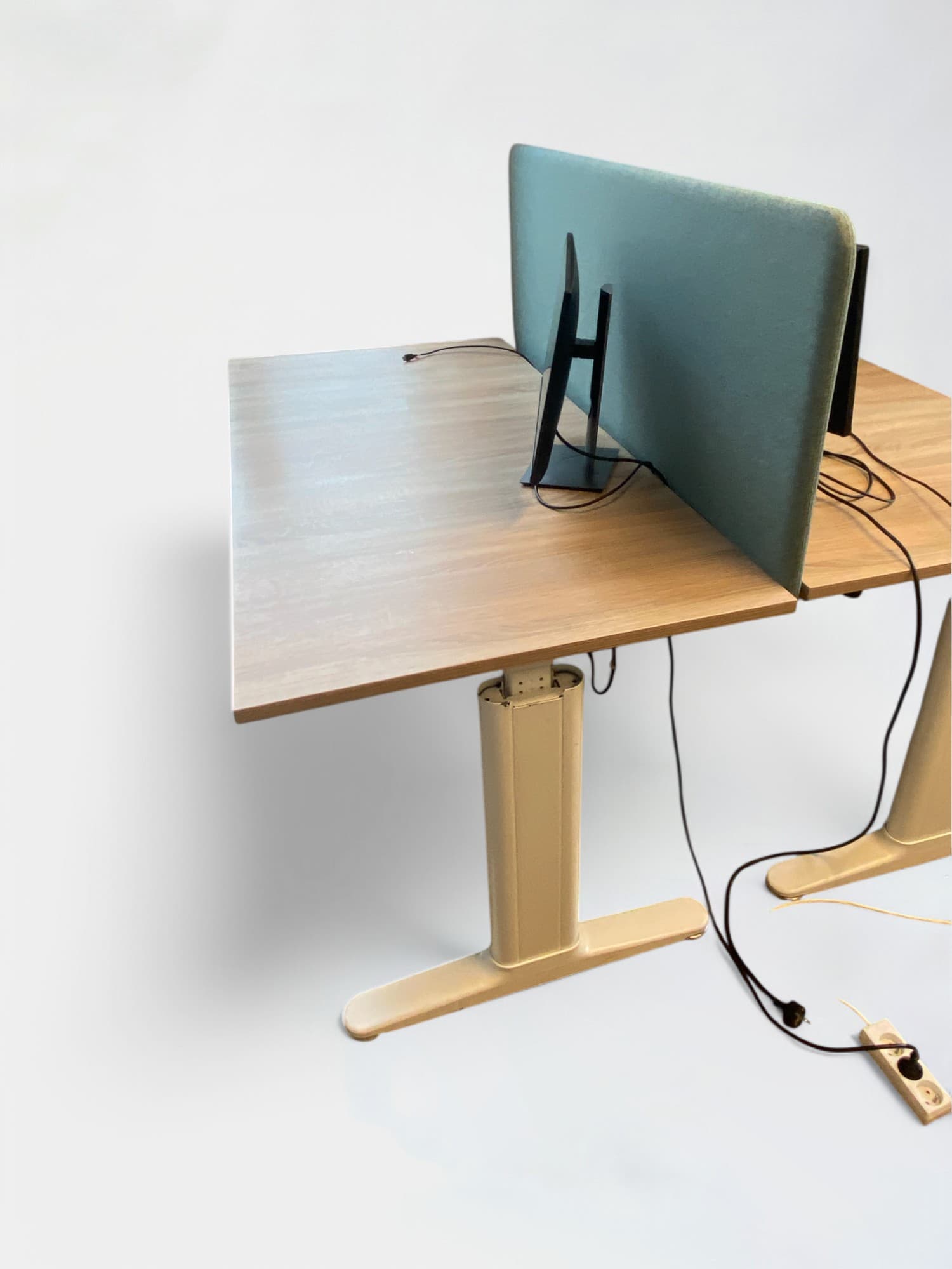 160cm Licht enkelvoudig houten laminaat bureau met verstelbare hoogte zonder blauw tussenschot-1