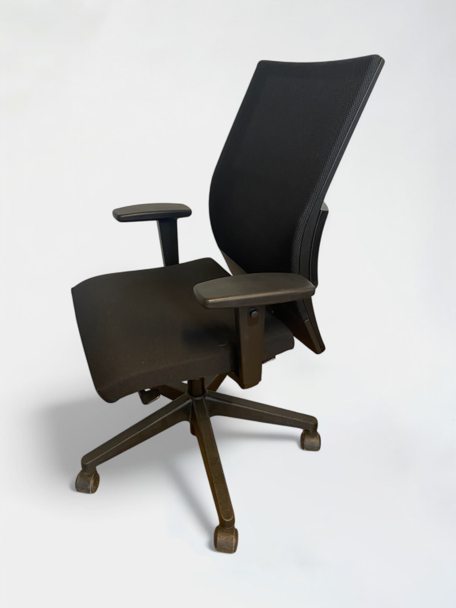 Haworth Black Mesh Office Chair with Adjustable Armrests (Chaise de bureau en maille noire avec accoudoirs réglables)-2