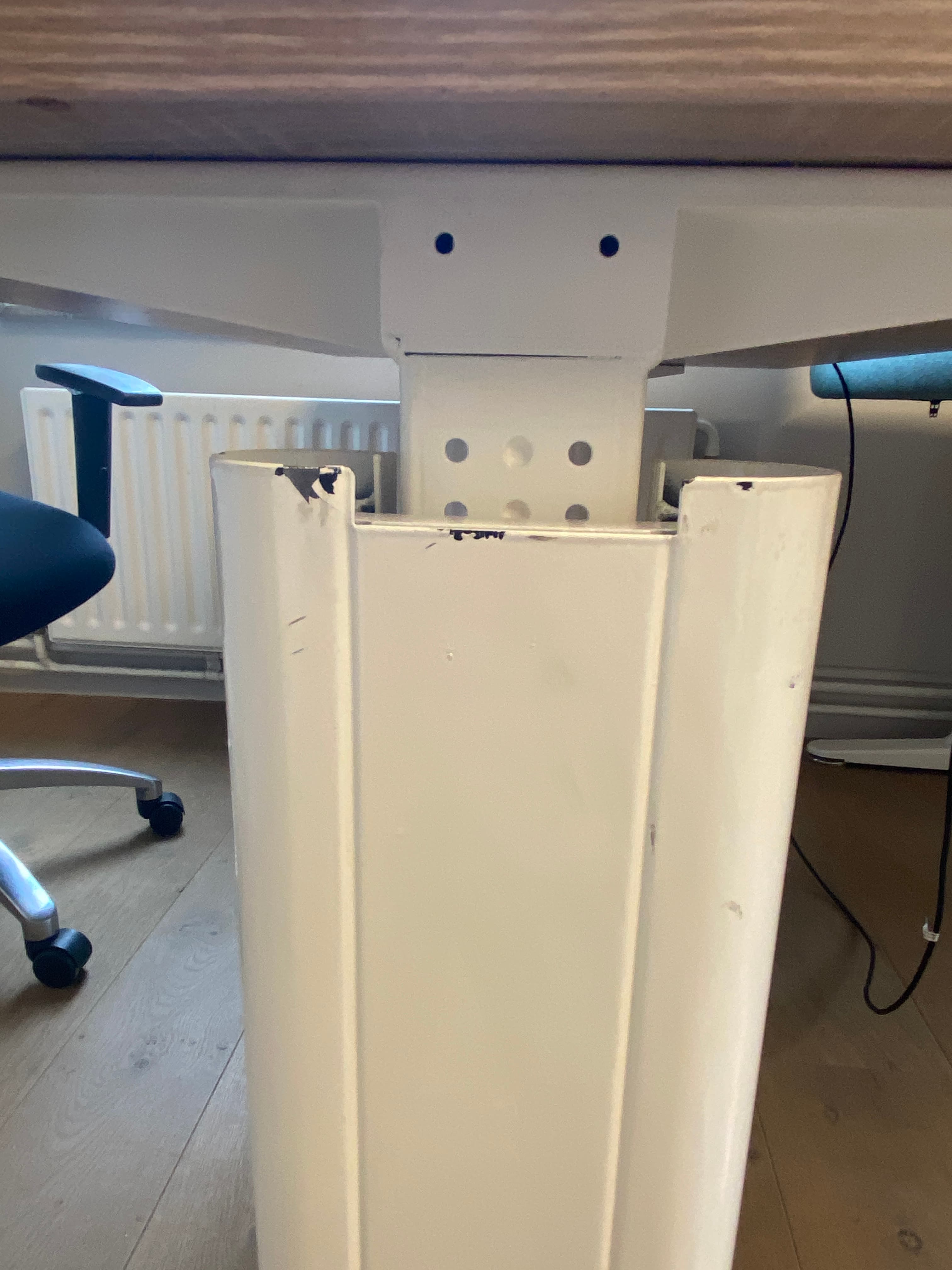 160cm Licht enkelvoudig houten laminaat bureau met verstelbare hoogte zonder blauw tussenschot-3