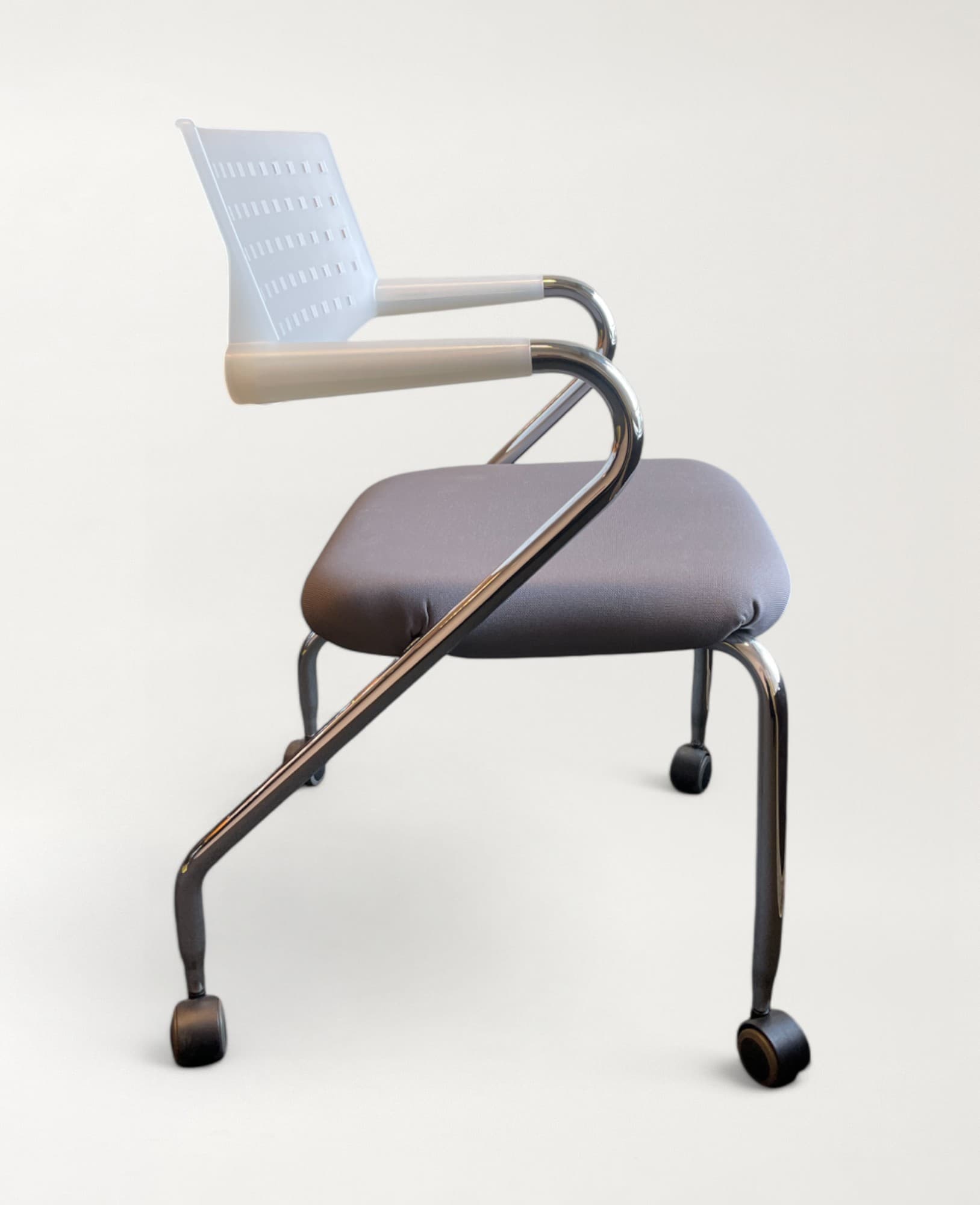 Vergaderstoel Vitra Visaroll lichtgrijs-2
