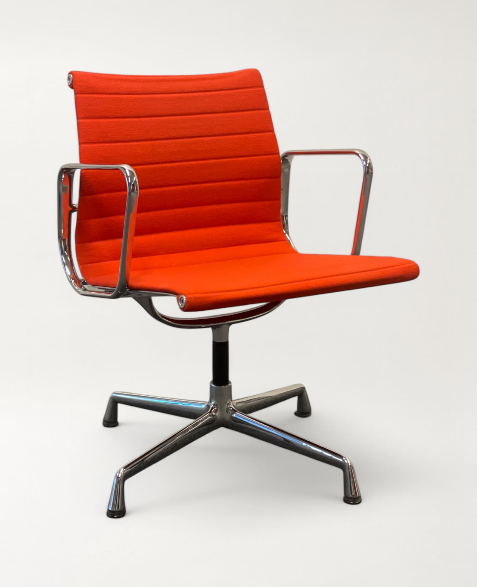 Vitra Eames EA107 Rouge
