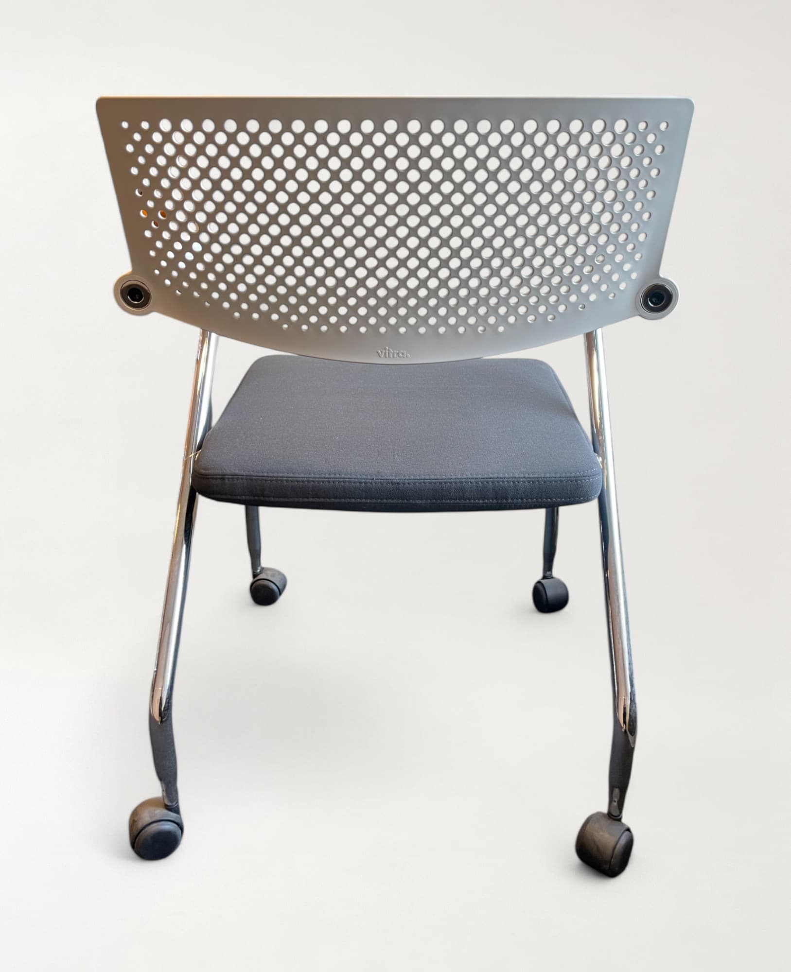 Vitra Visaroll Grey meeting chair with white back-1