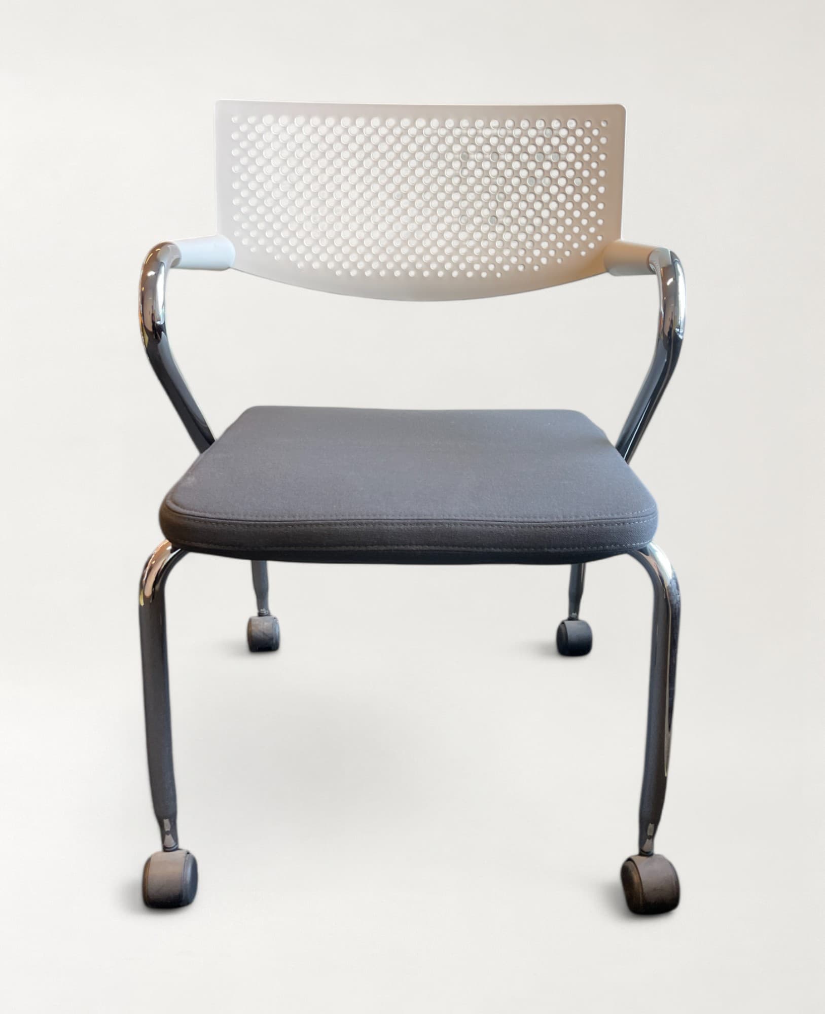 Vitra Visaroll Grey meeting chair with white back-5