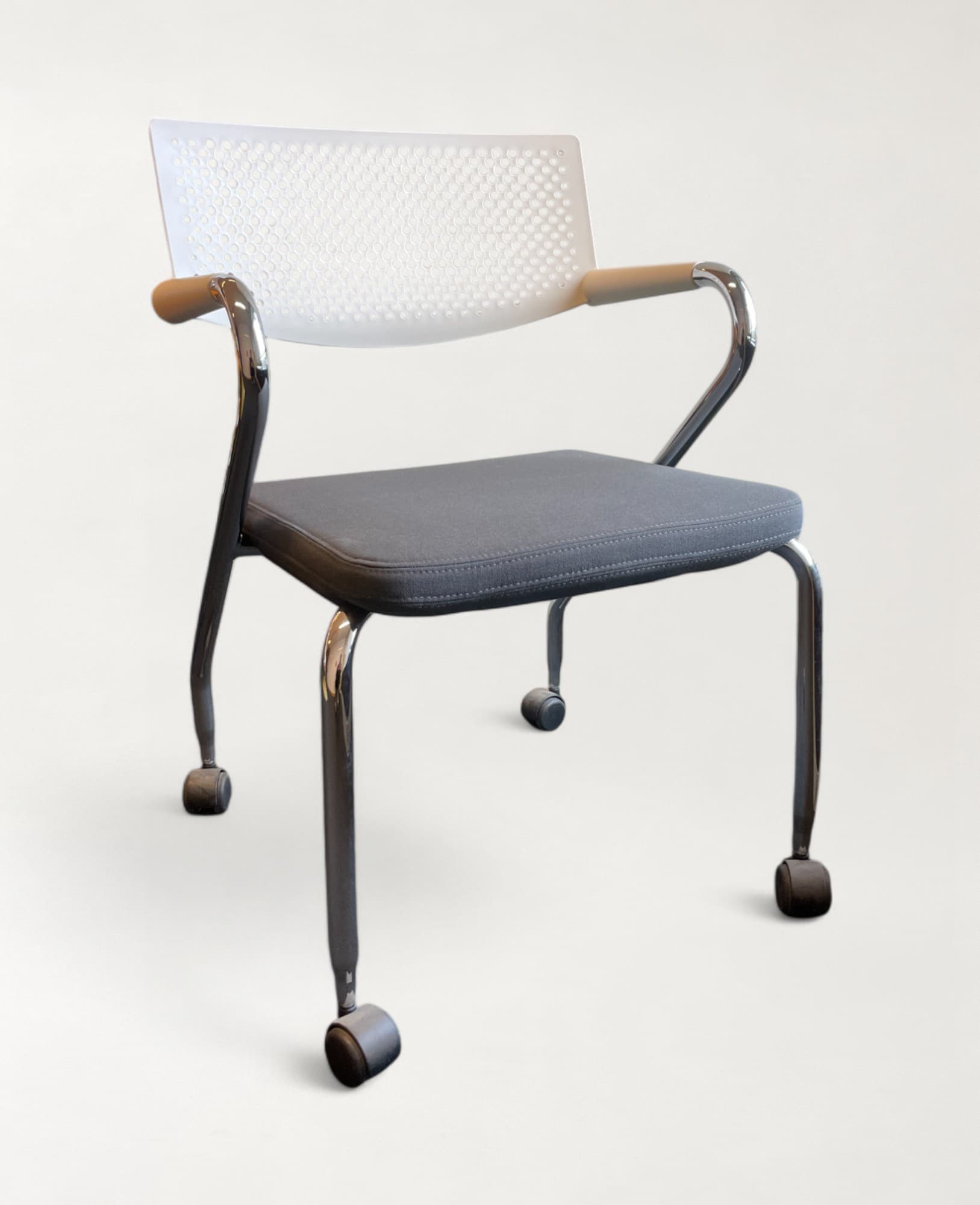 Vitra Visaroll Grey meeting chair with white back-0