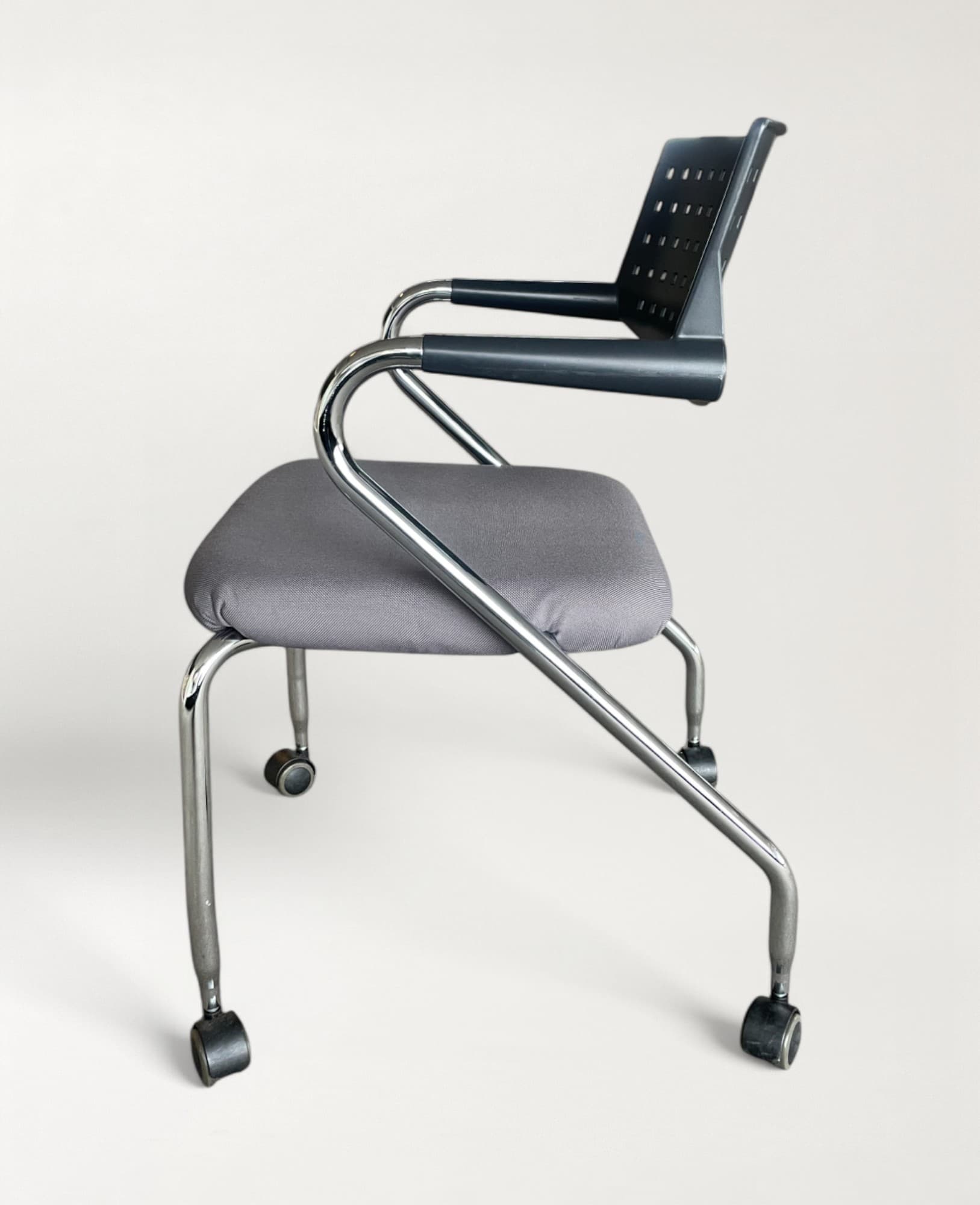 Vitra Visaroll dark grey with Black back design Antonio Citterio-2