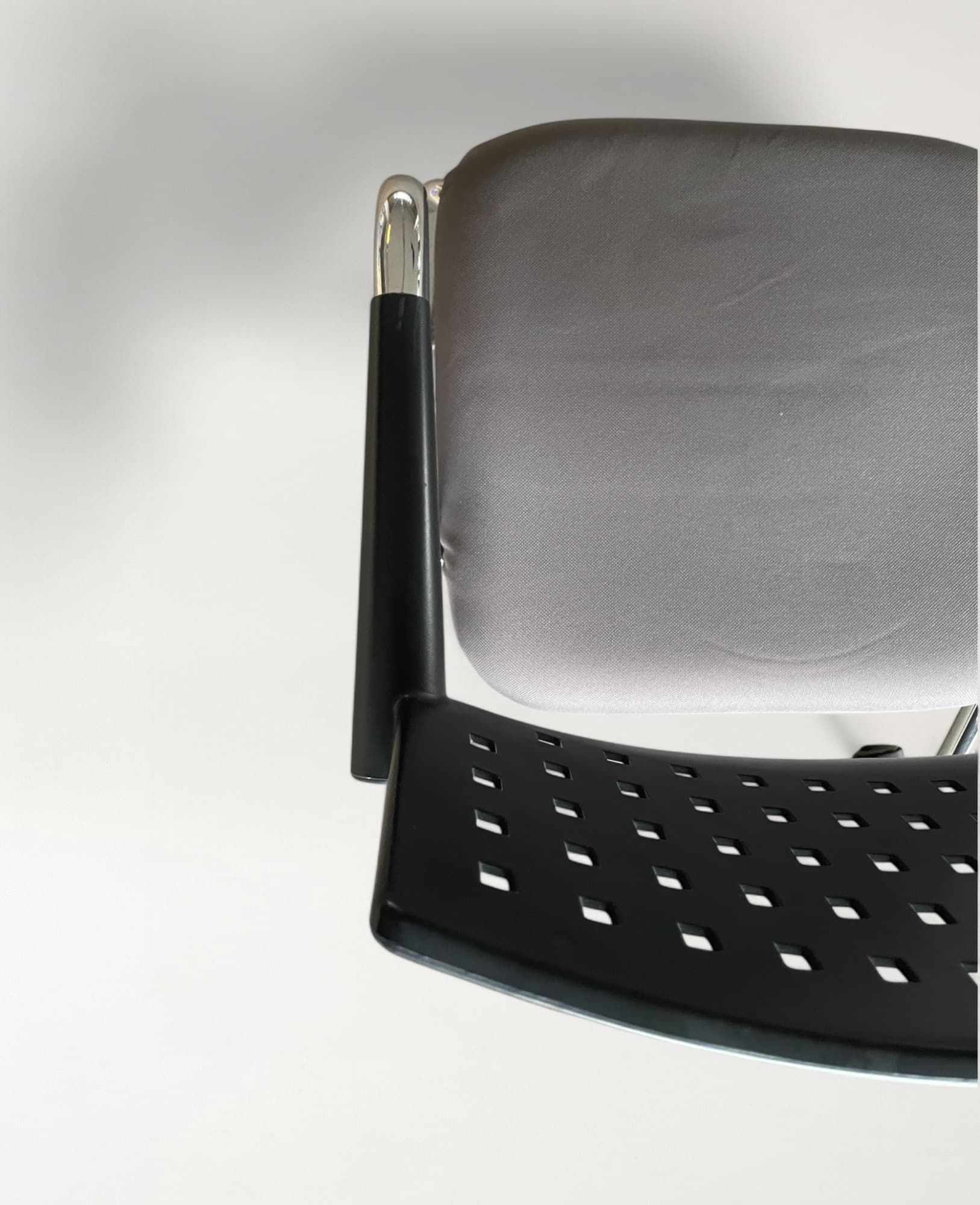 Vitra Visaroll dark grey with Black back design Antonio Citterio-3