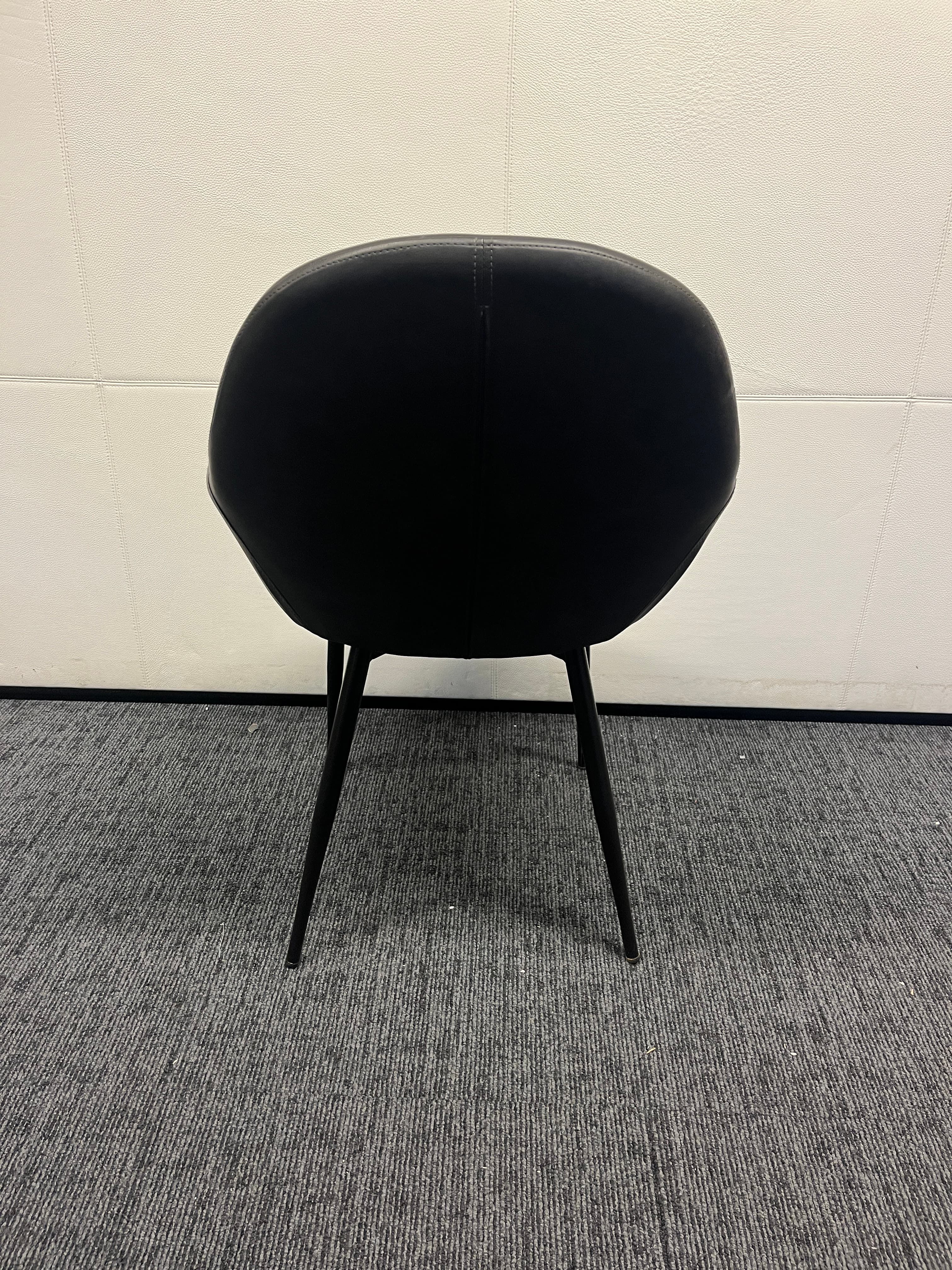 Donkergrijze leren stoel-3