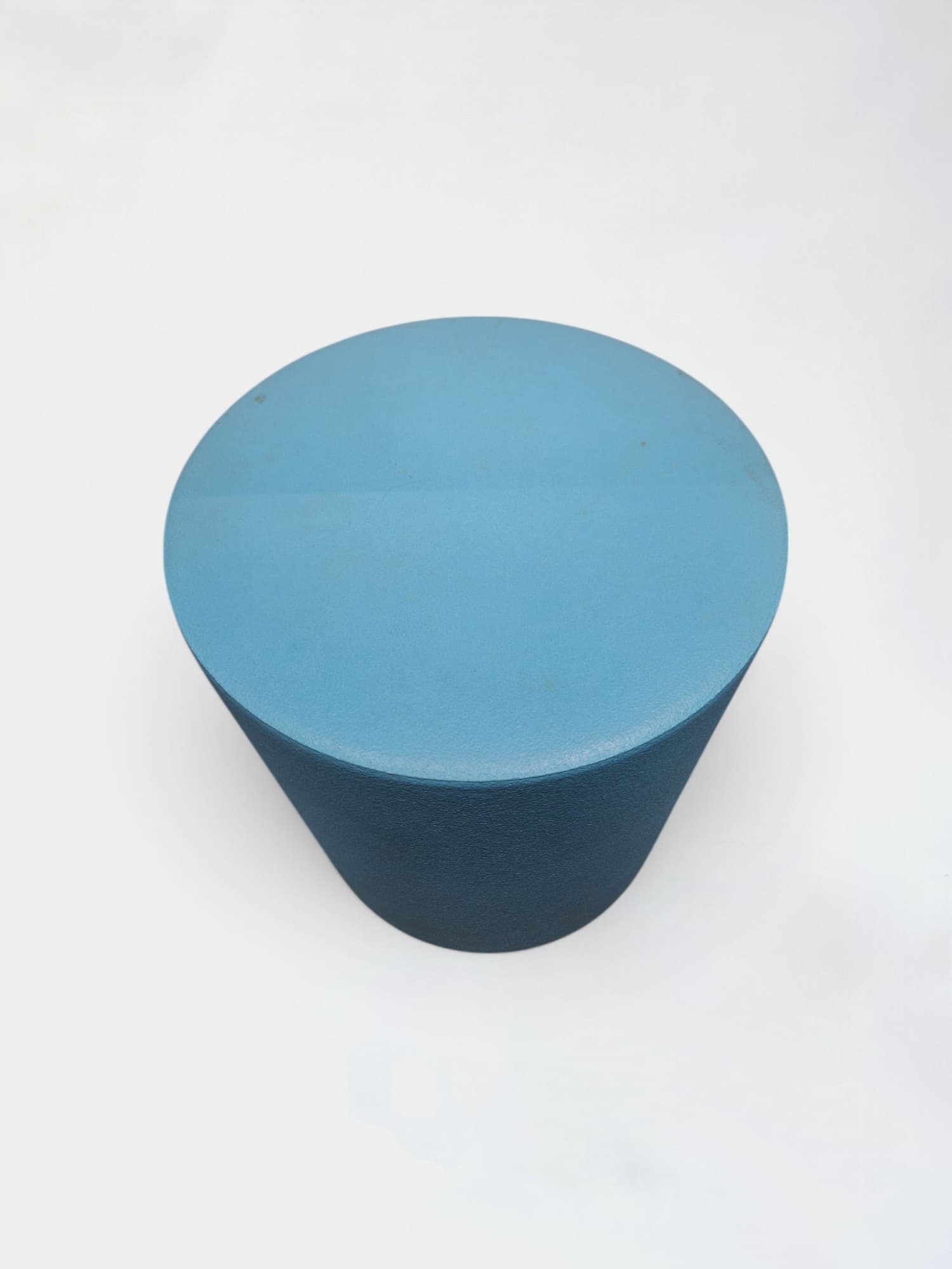 Lichtblauwe lichtgewicht plastic poef-1