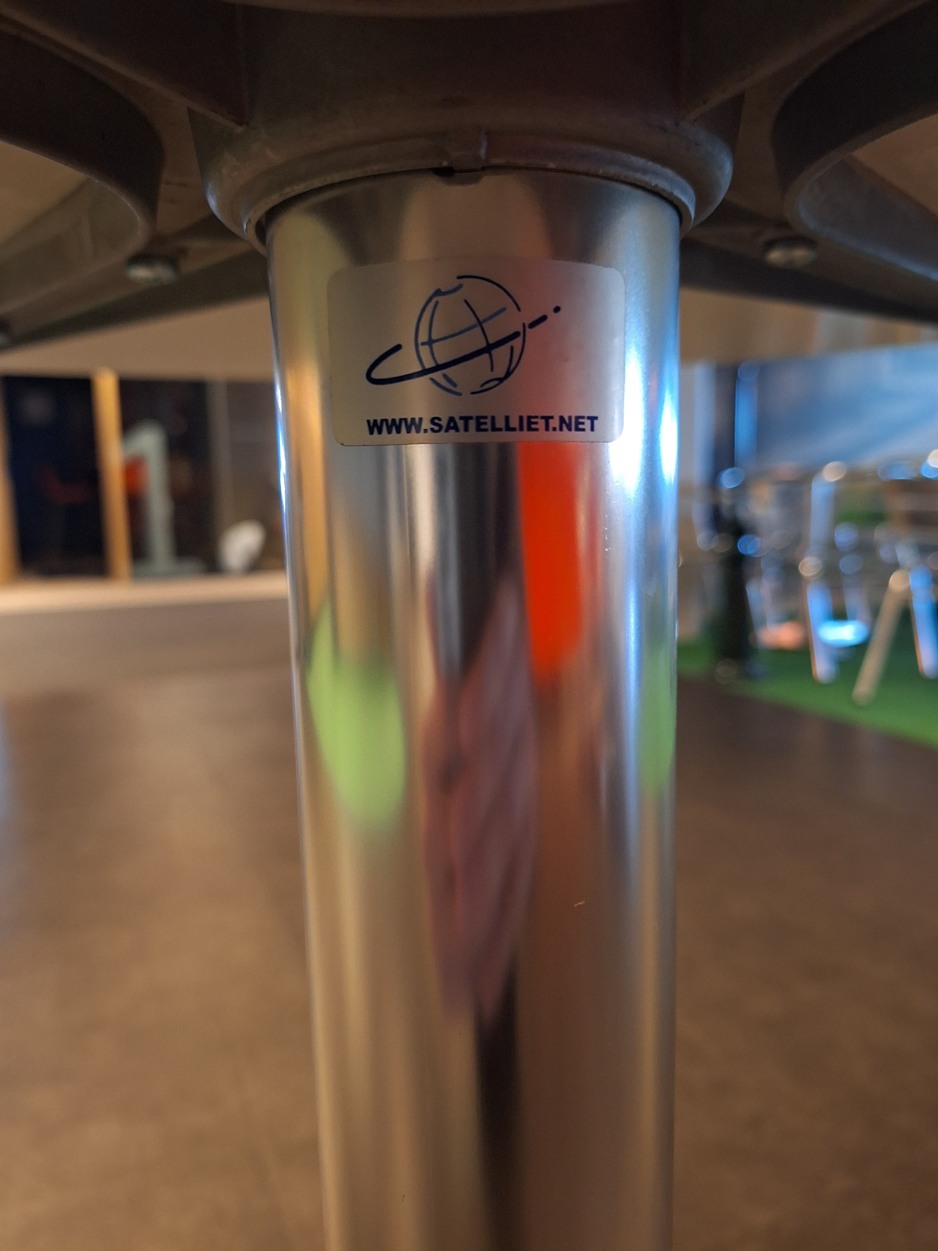 Satelliet Silver Metal Table with Round Top-2