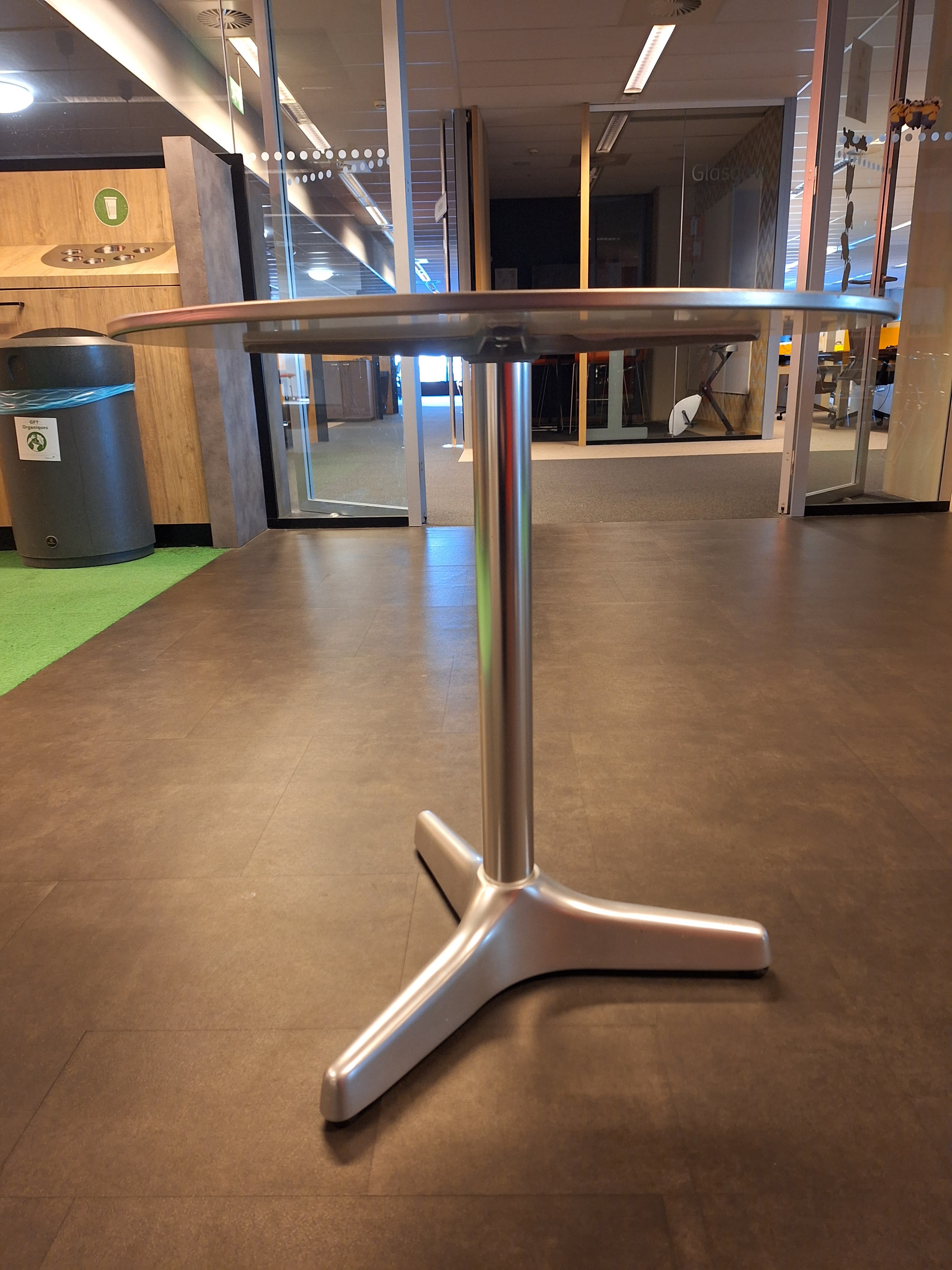 Satelliet Silver Metal Table with Round Top-3