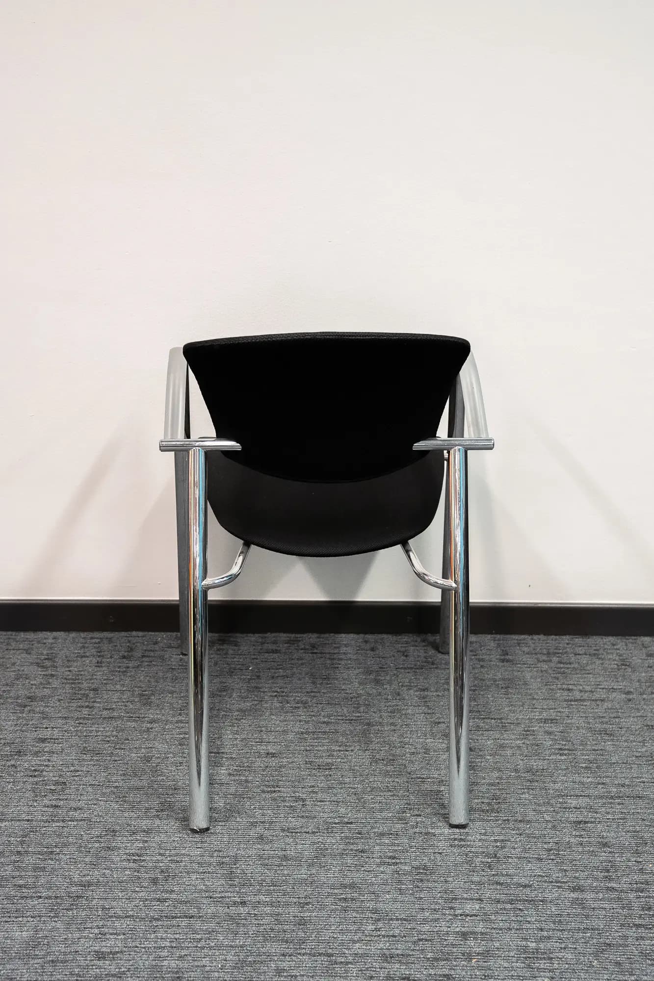 Chaise design en aluminium et noir-3