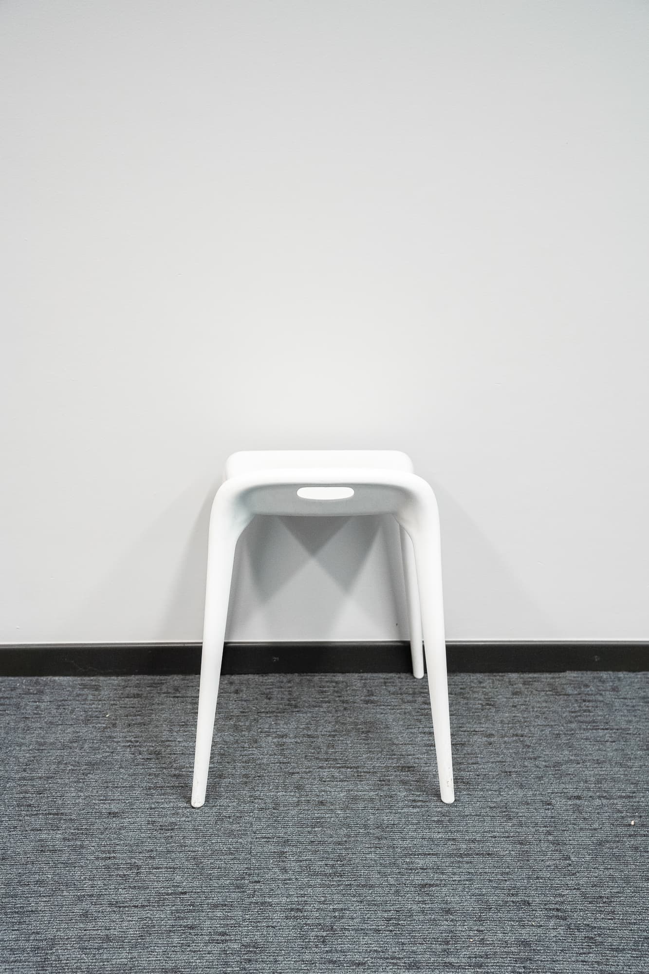 YUYU Magis Witte stoel met kleine rugleuning-3