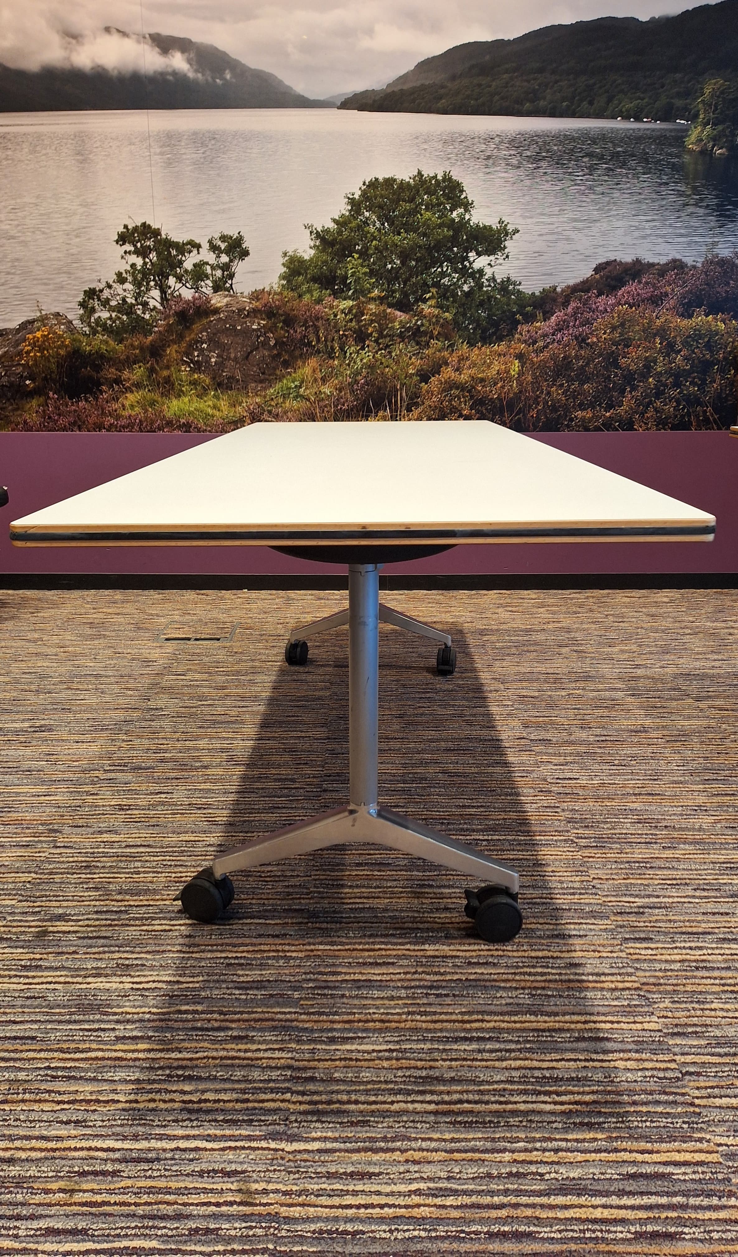 Wilkhahn witte laminaattafel met wielen 200cm-1