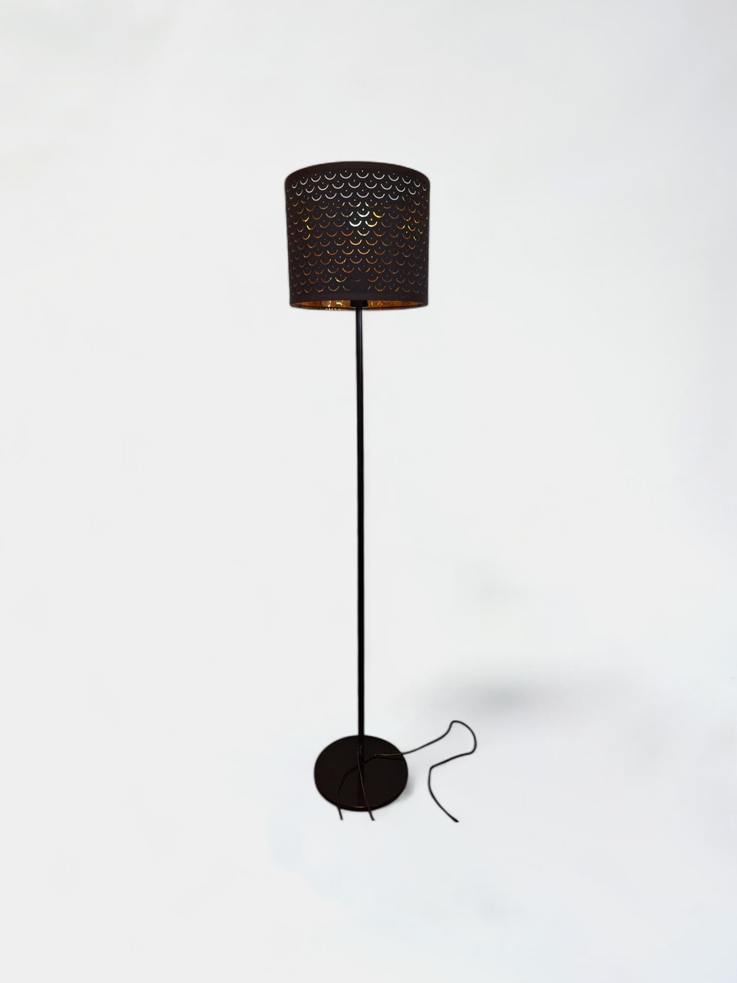 Ikea Lampadaire en métal noir avec abat-jour perforé