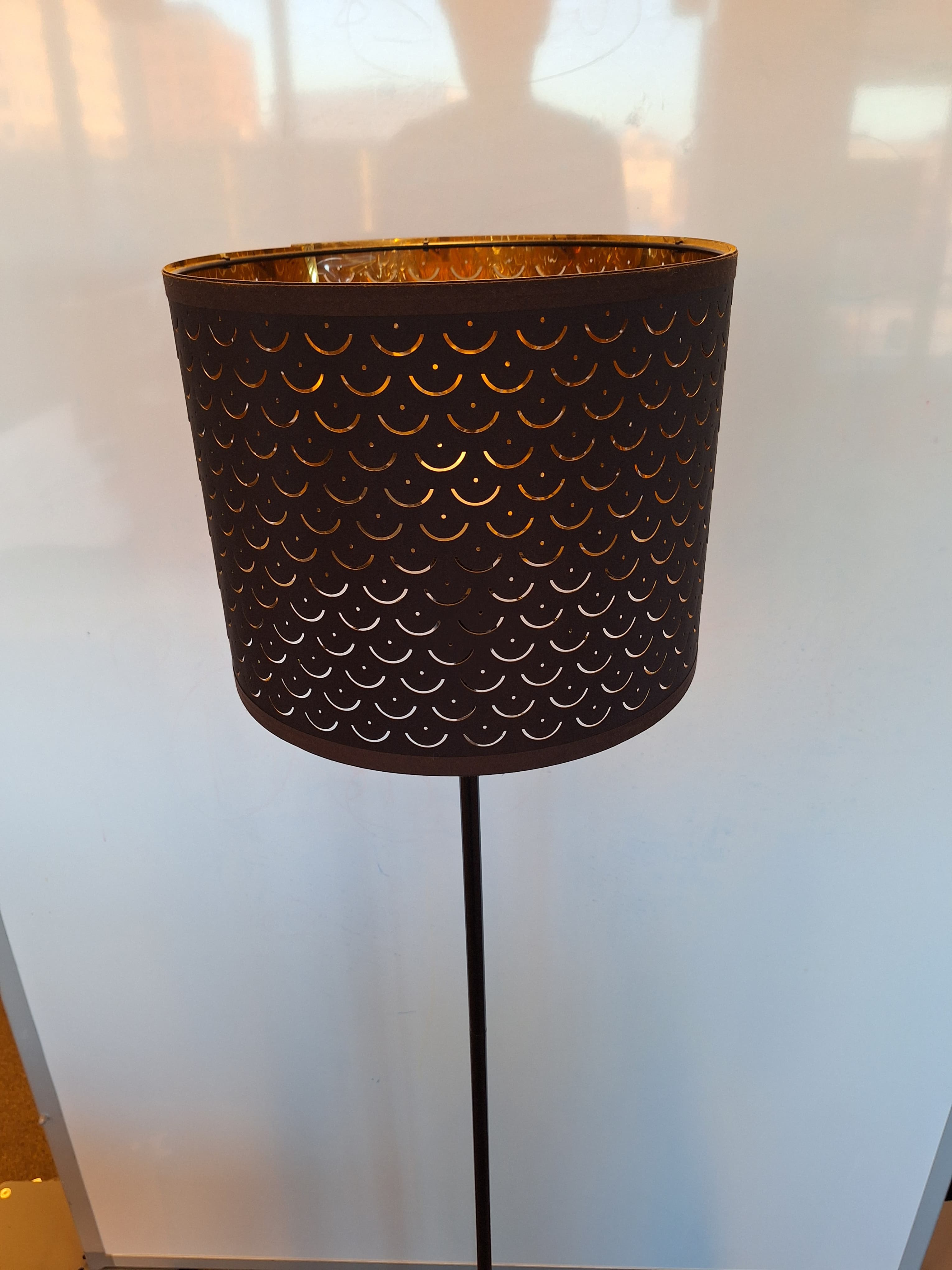 Ikea Lampadaire en métal noir avec abat-jour perforé-1