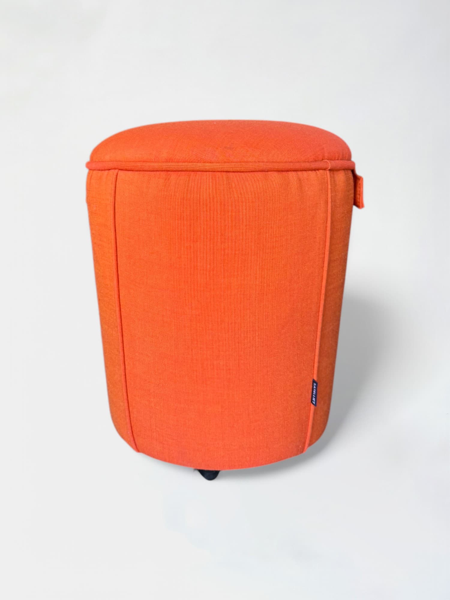 Satelliet poef rond oranje