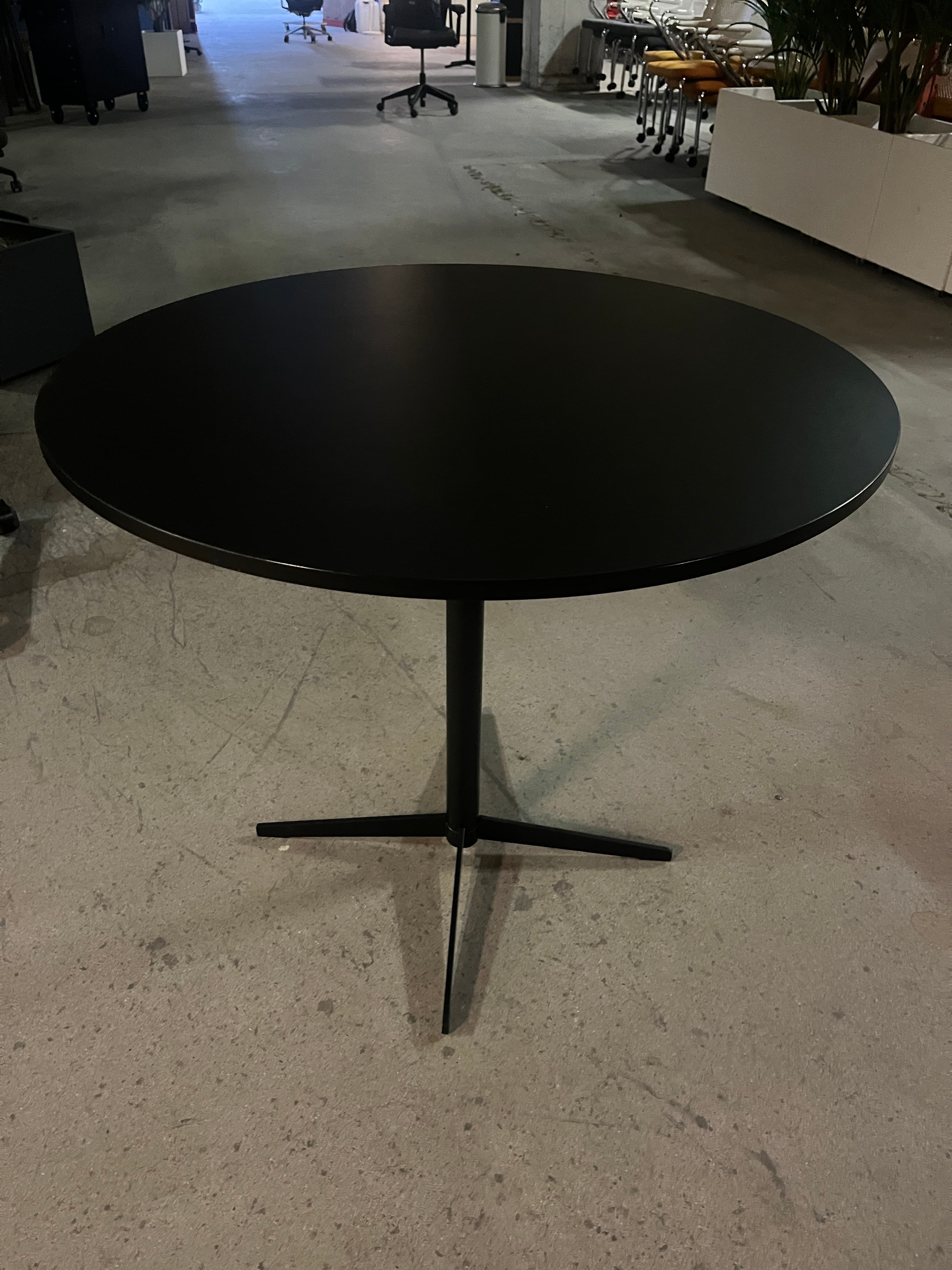 Black round table-1