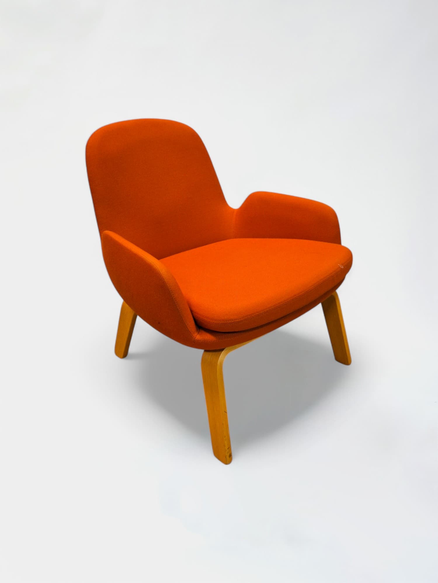 Normann baksteen/terracotta Stoffen Lounge Stoel met Houten Poten-0