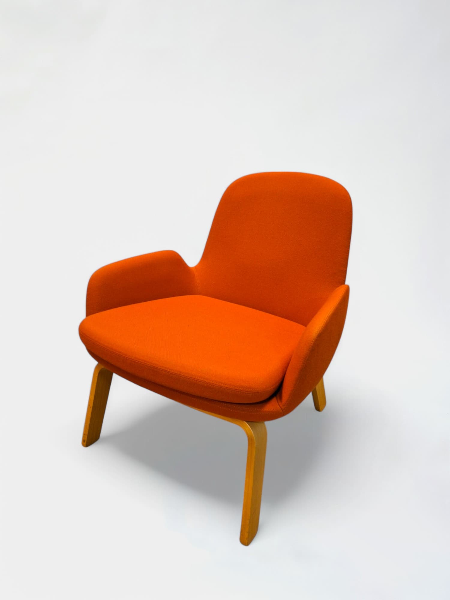 Normann baksteen/terracotta Stoffen Lounge Stoel met Houten Poten-1