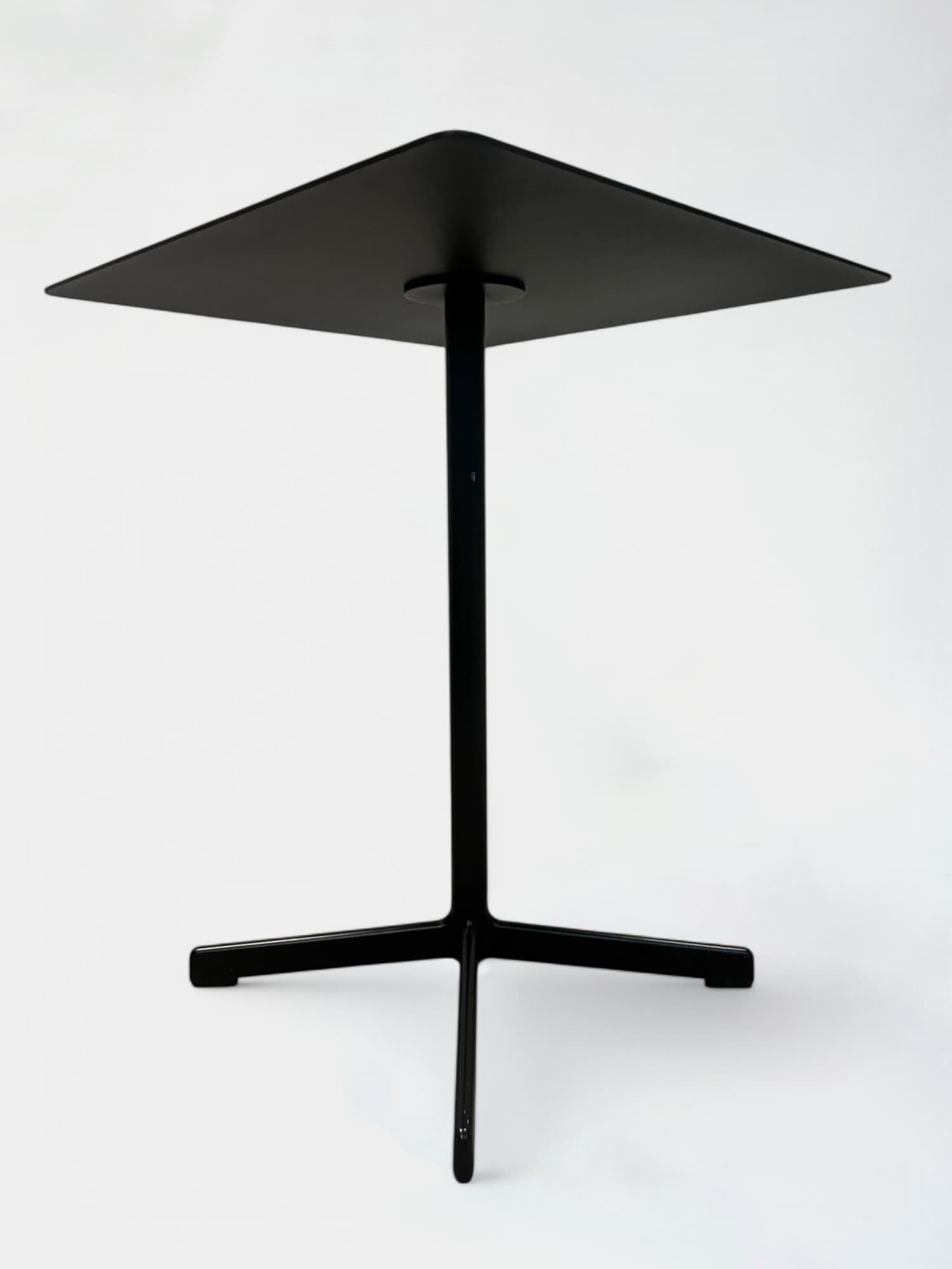 Table carrée noire-1