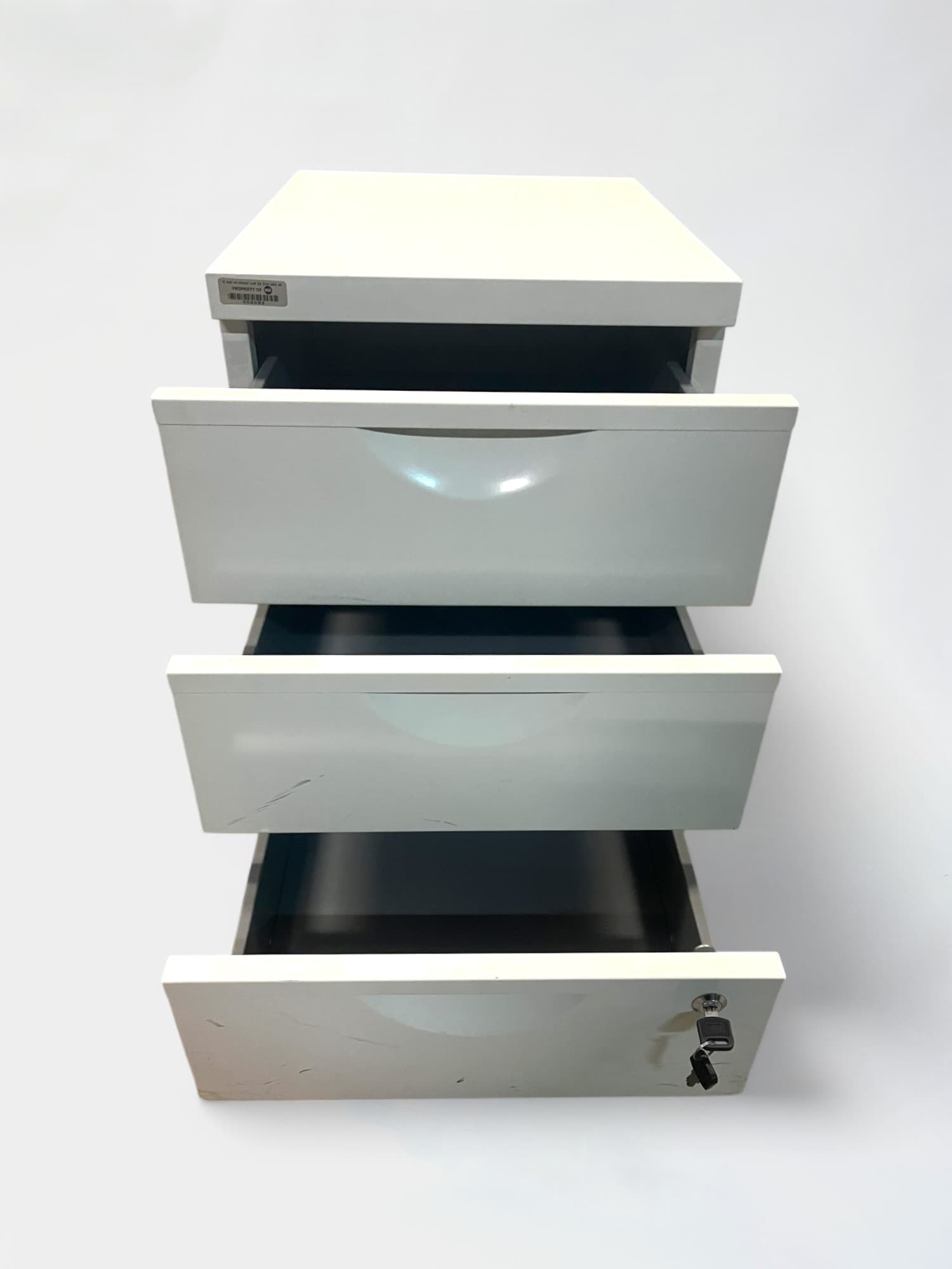White drawer unit with key-2