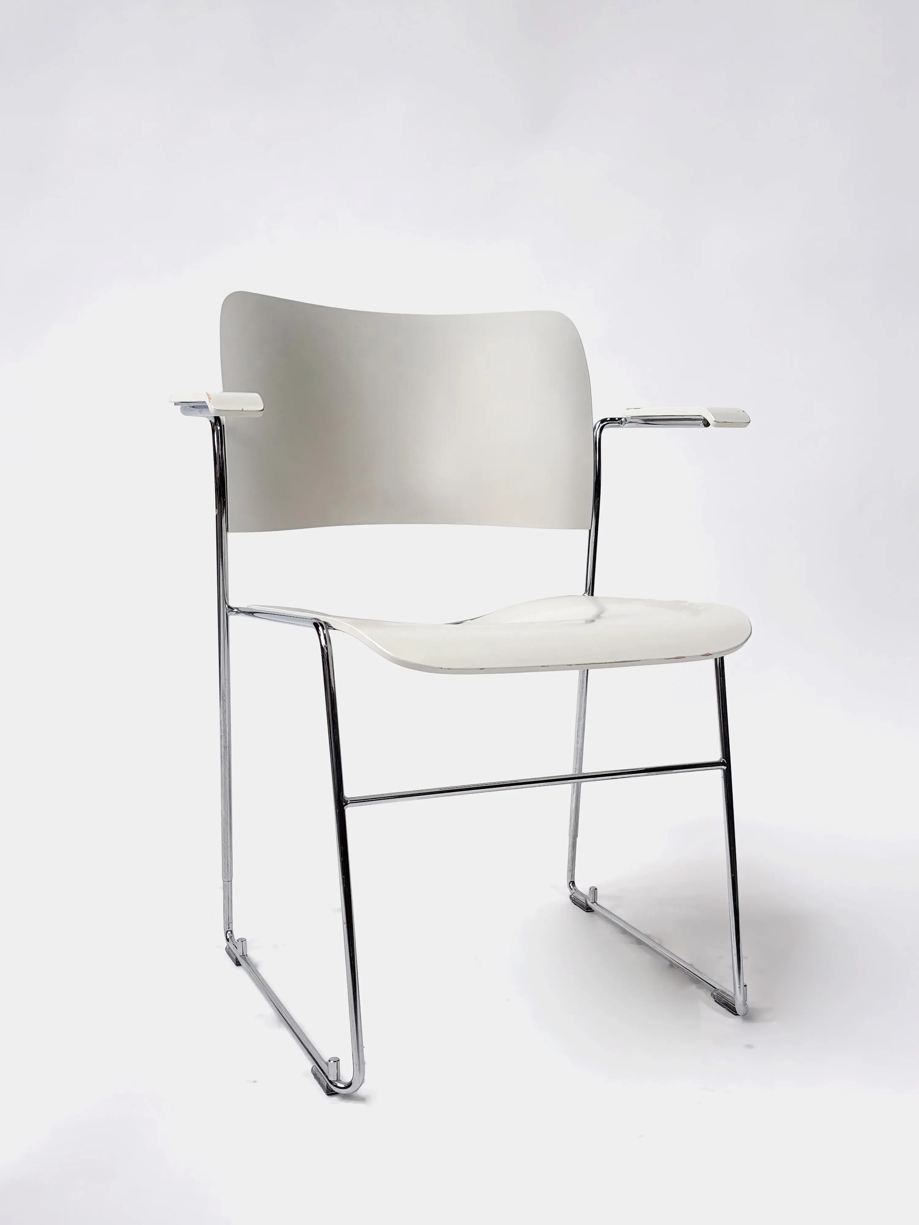 Sledestoel HOWE wit hout en chroom met armleuningen-3