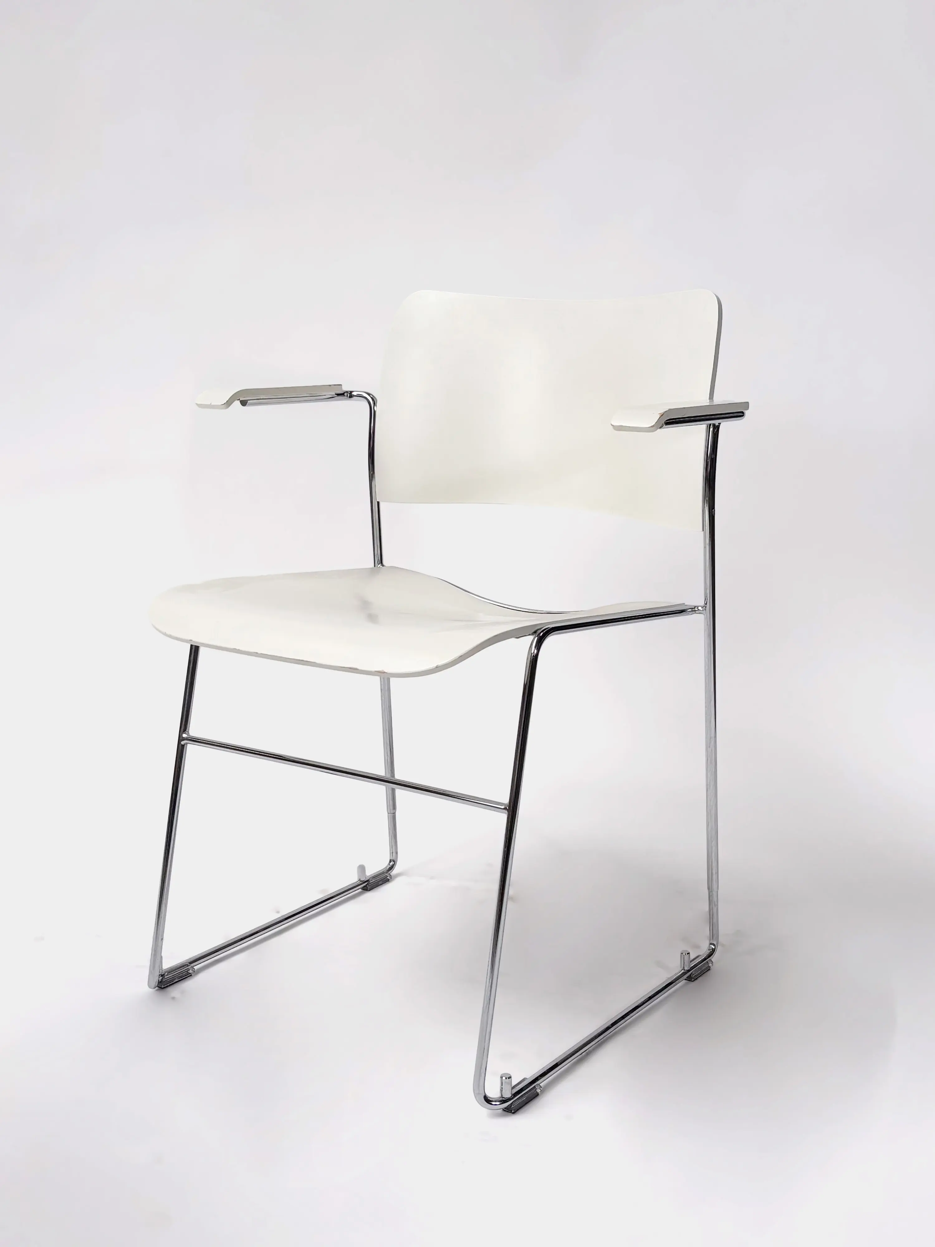 Sledestoel HOWE wit hout en chroom met armleuningen-0